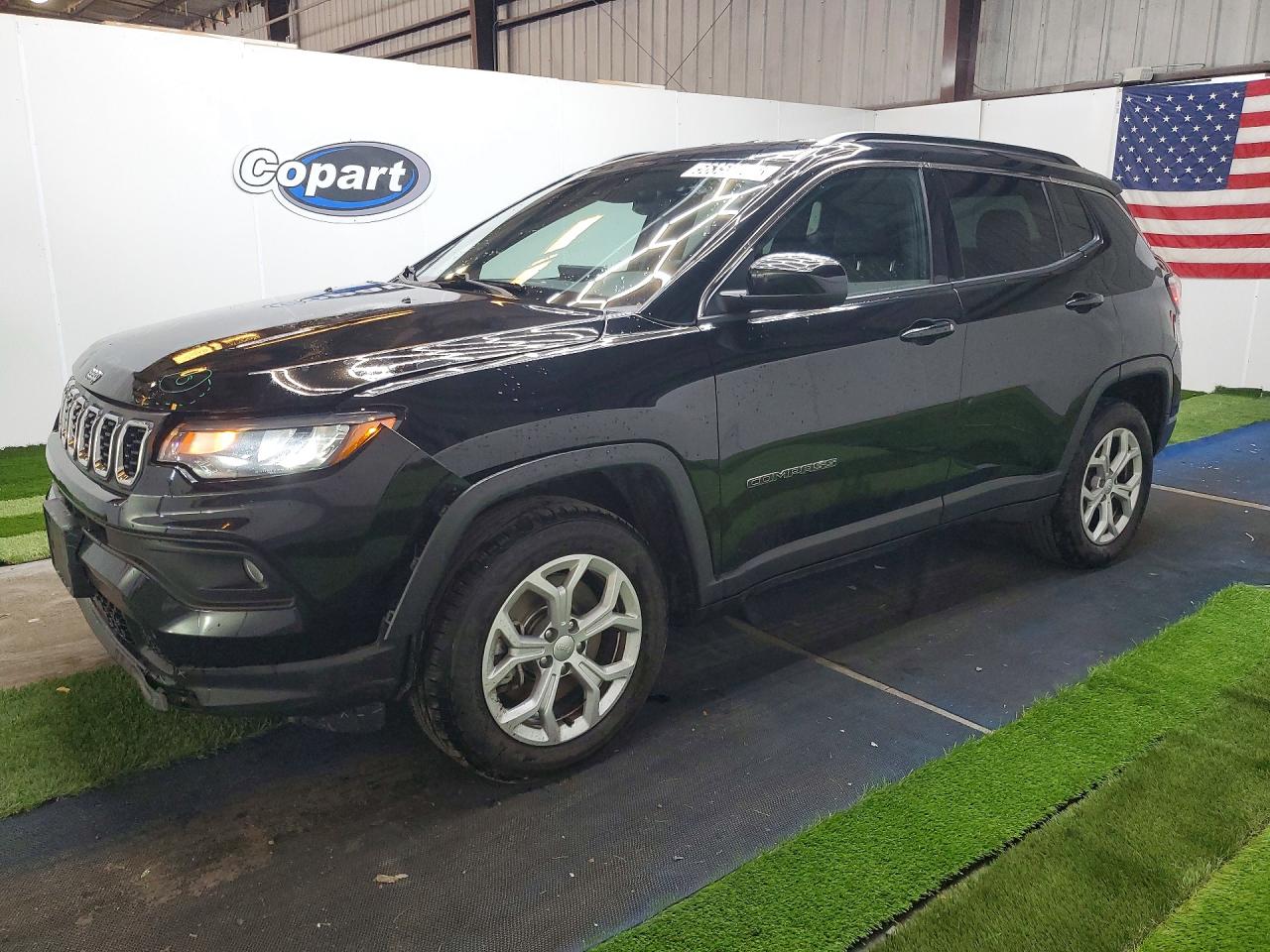 2024 Jeep Compass Latitude, VIN 3C4NJDBN6RT111932 — Фото с аукциона 1 of 14