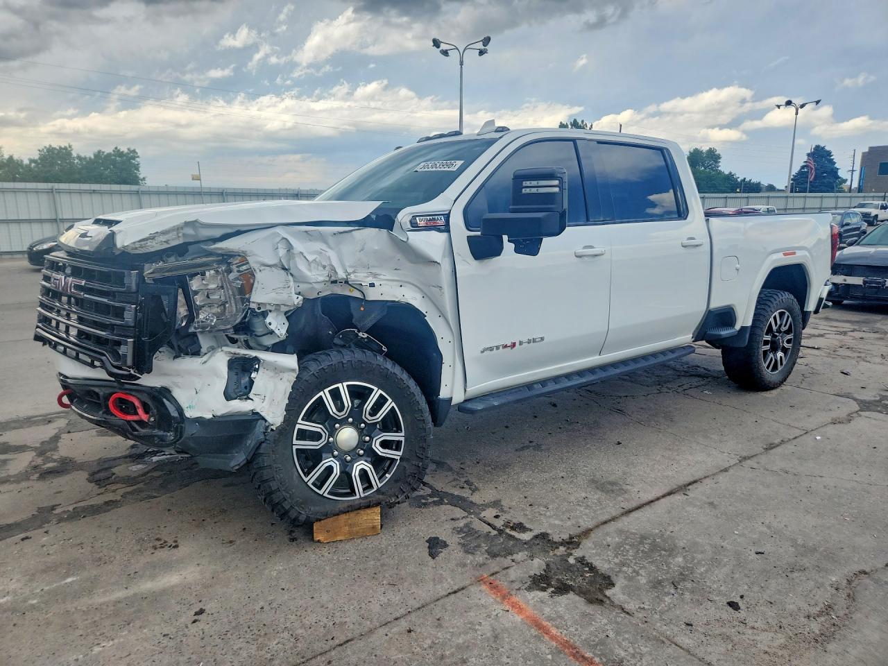 2022 GMC Sierra 2500HD AT4, VIN 1GT49PEY0NF110355 — Front end