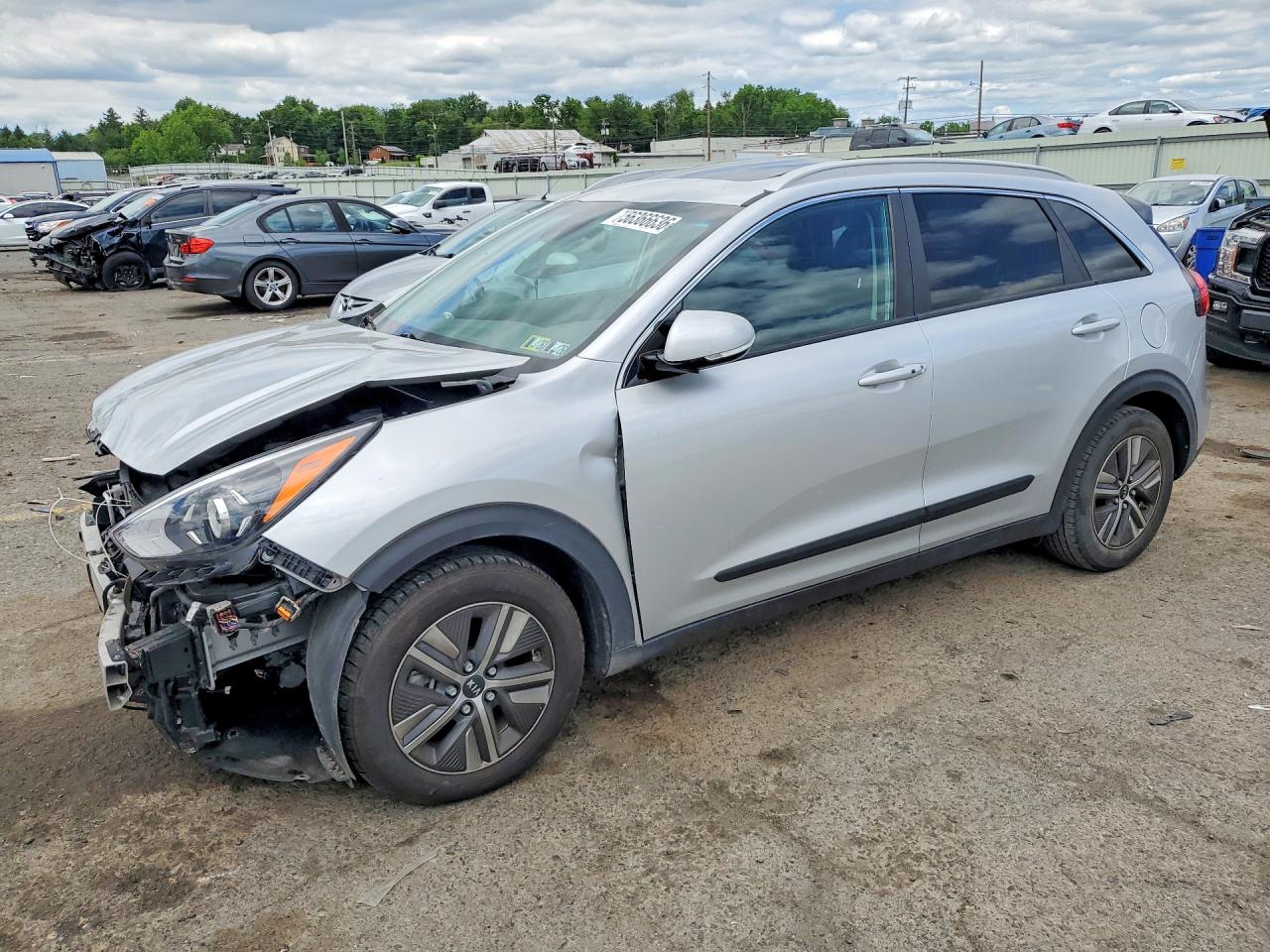 2021 Kia Niro EX Premium, VIN KNDCE3LC2M5465314 — Front end