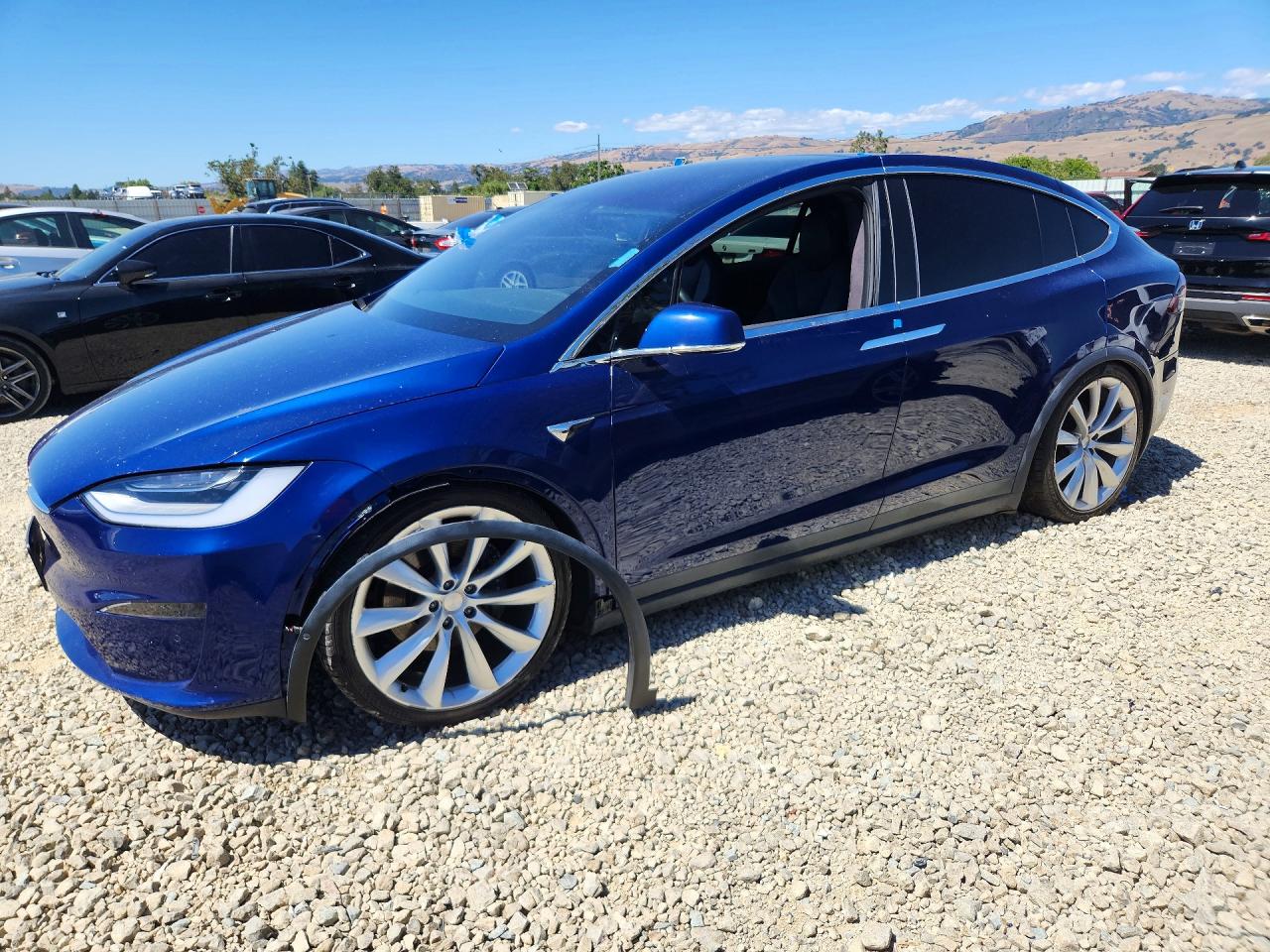 2021 Tesla Model X Long Range Plus, VIN 5YJXCBE28MF322520 — Front end