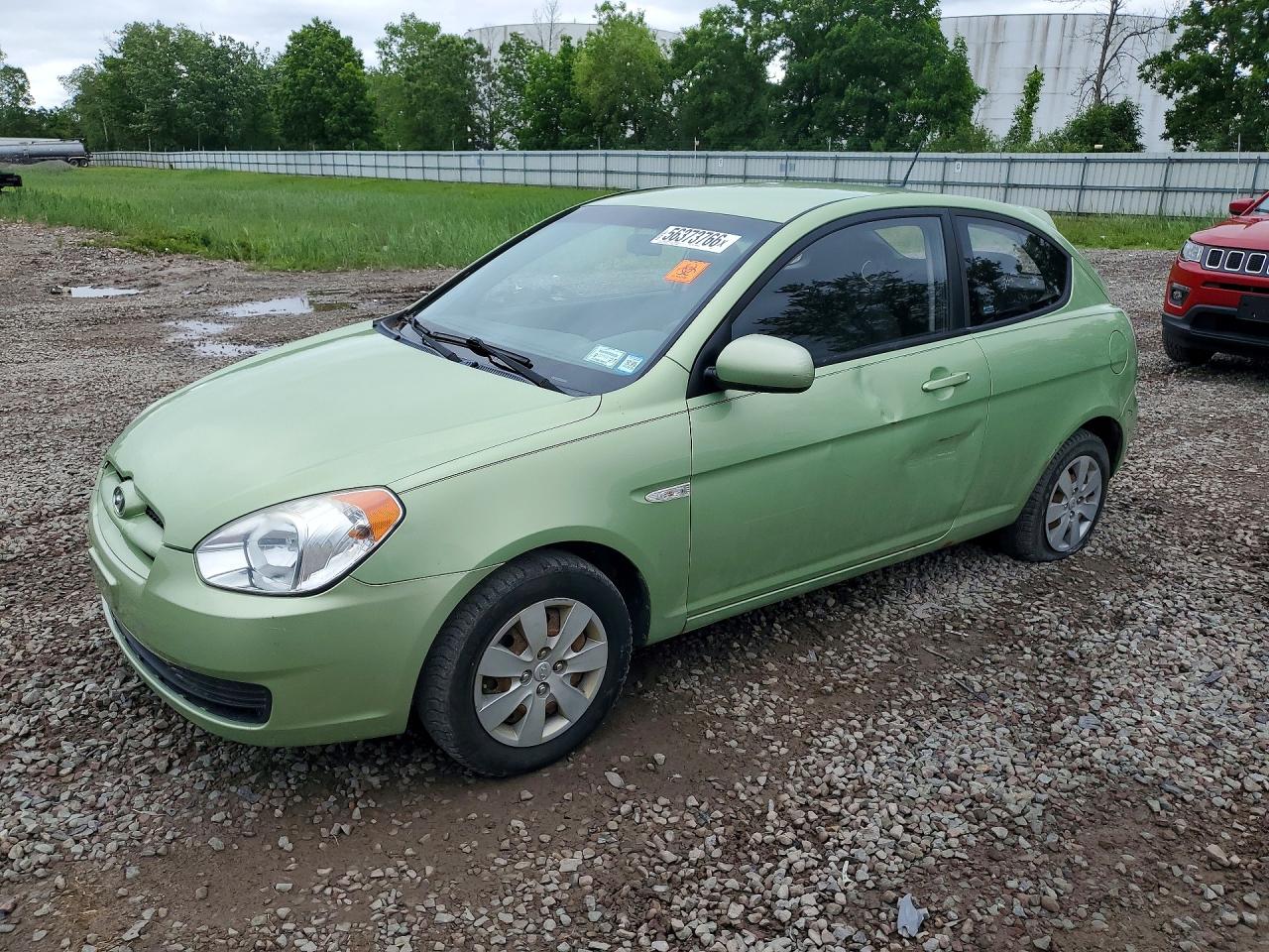 2011 Hyundai Accent GL, VIN KMHCM3AC4BU192560 — Бок