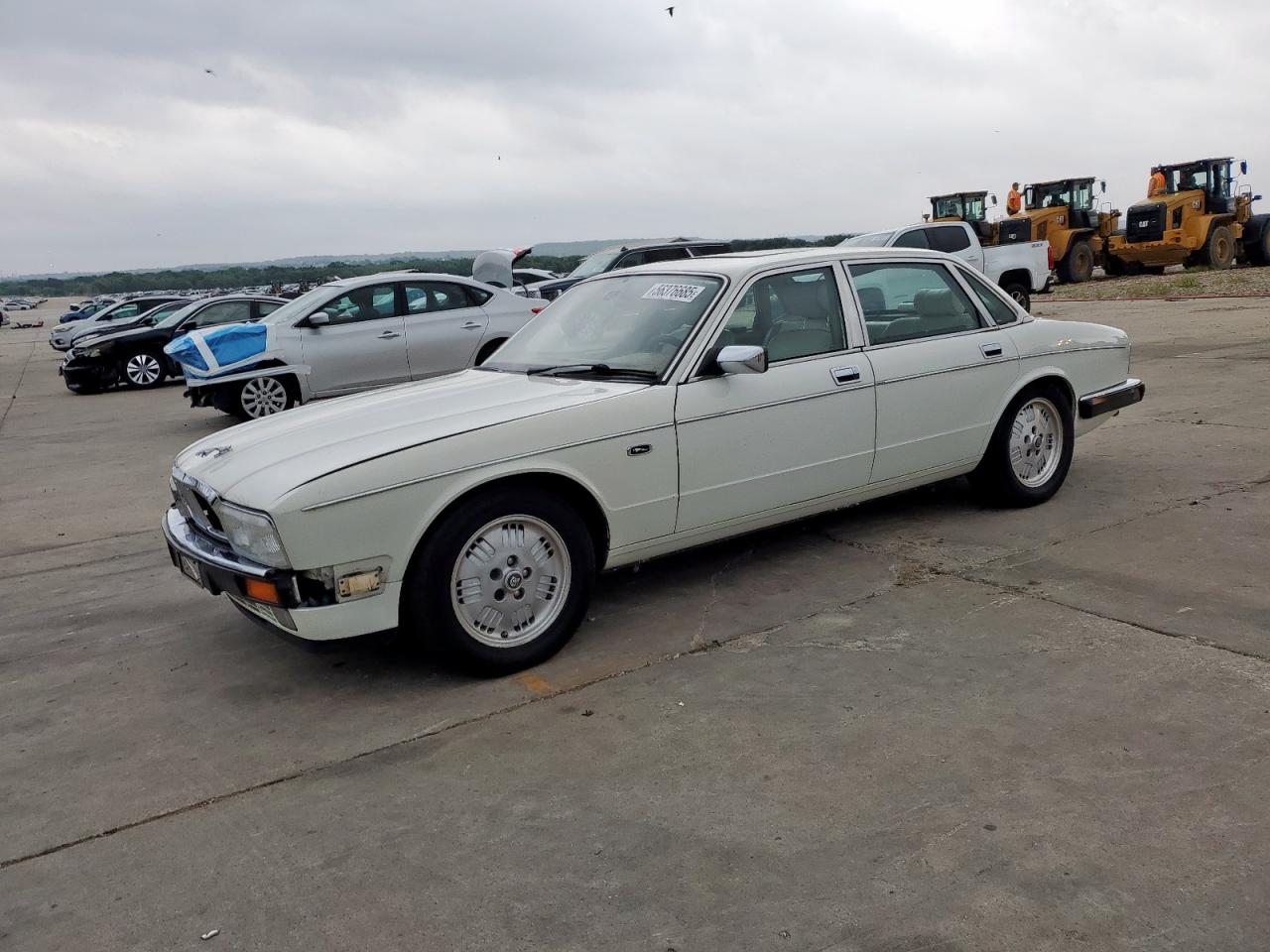 1994 Jaguar XJ, VIN SAJKX1743RC698636 — Front end