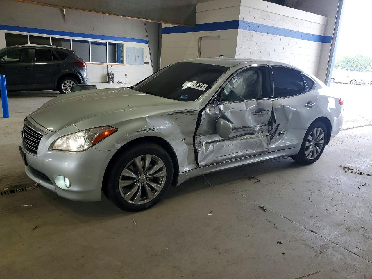 2014 Infiniti Q70, VIN JN1BY1AR4EM320459 — Бок