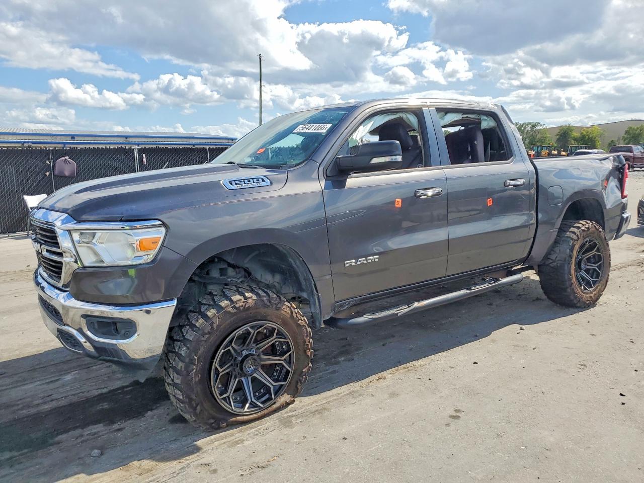 2020 Ram 1500 Big Horn, VIN 1C6SRFFT3LN125964 — Side