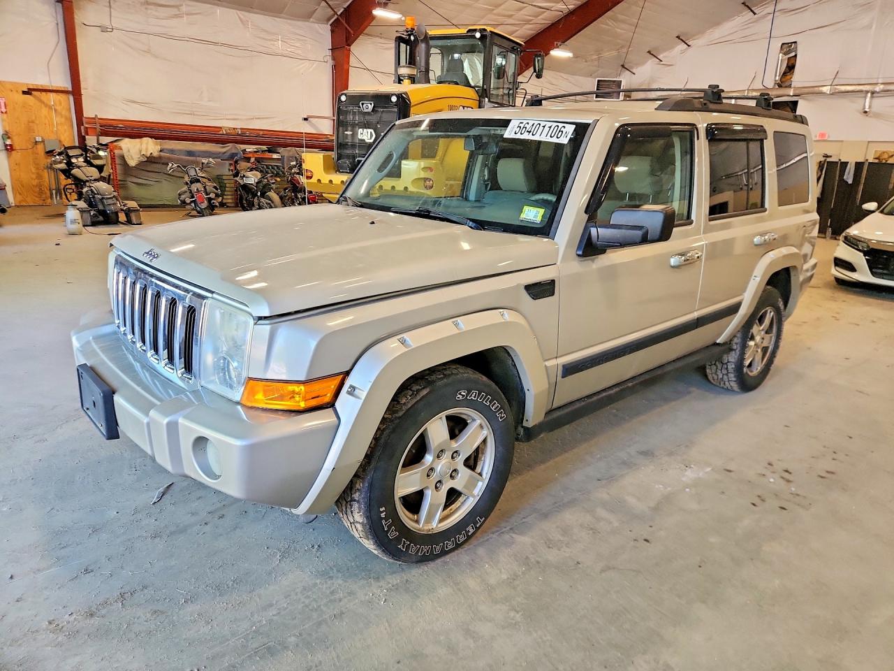 2008 Jeep Commander Sport, VIN 1J8HG48K48C161479 — Minor dents and scratches