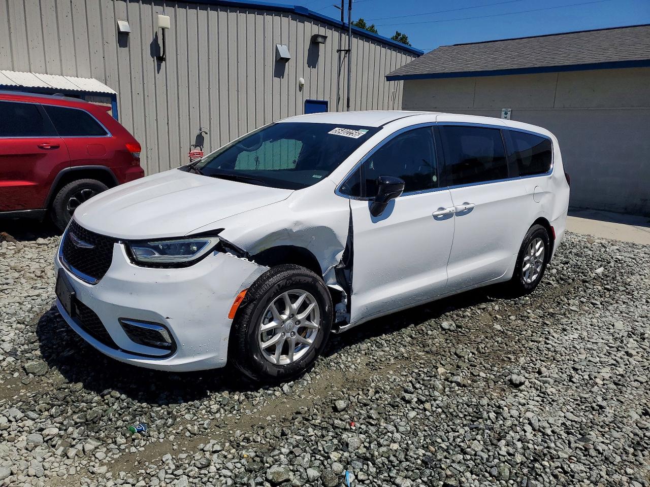2026 Chrysler Pacifica Select, VIN 2C4RC1BG0TR230176 — Front end