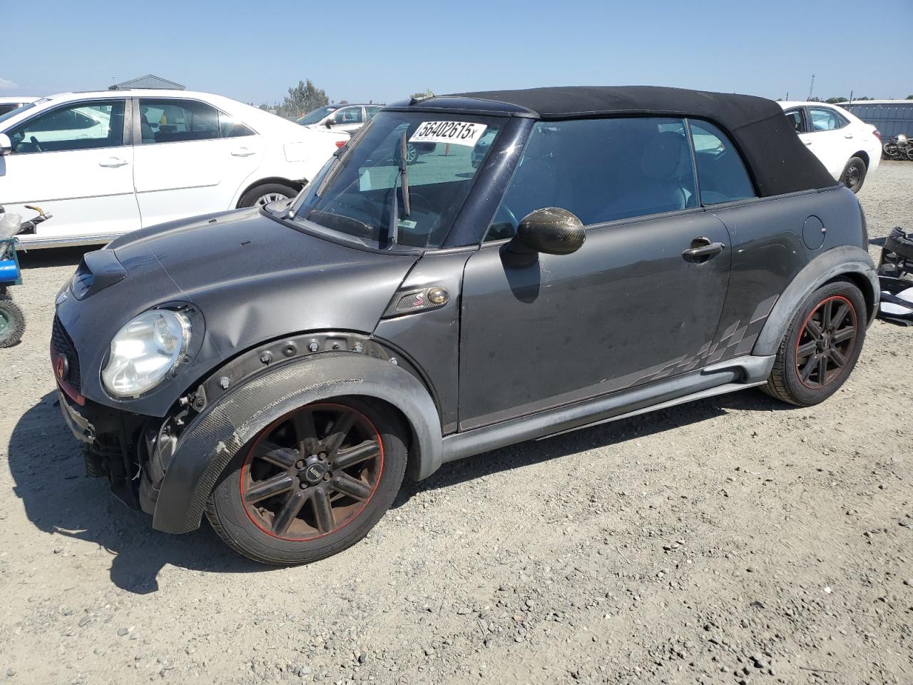 2011 MINI Convertible S, VIN WMWZP3C59BT249133 — Перед