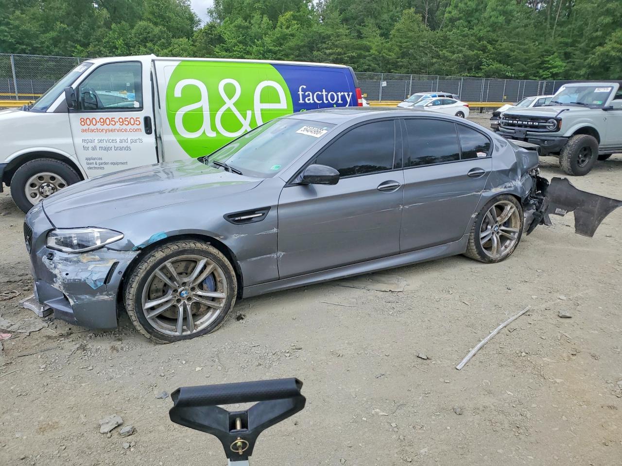 2014 BMW M5, VIN WBSFV9C52ED593215 — Зад