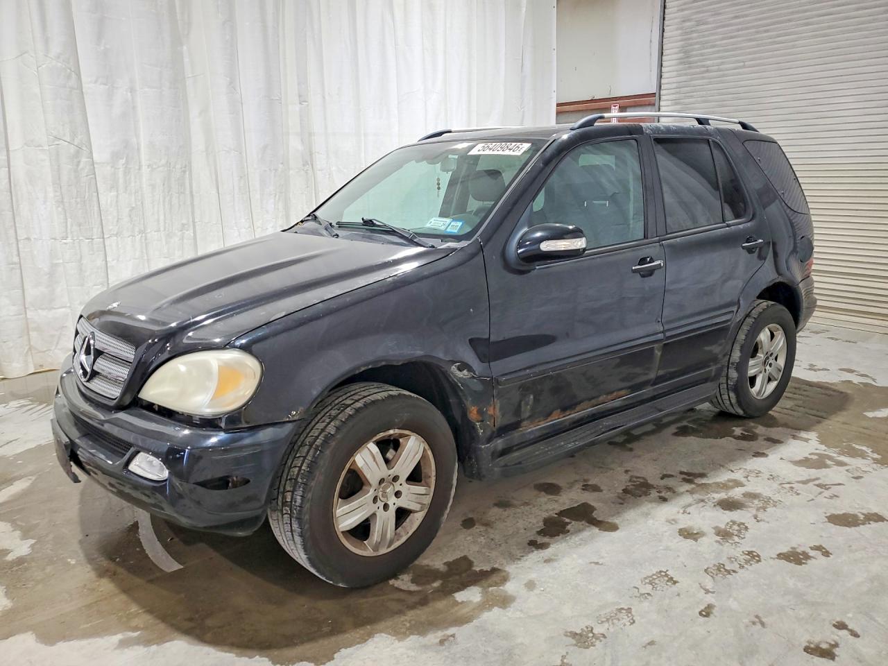 2005 Mercedes-Benz M 350, VIN 4JGAB57E45A540137 — Front end