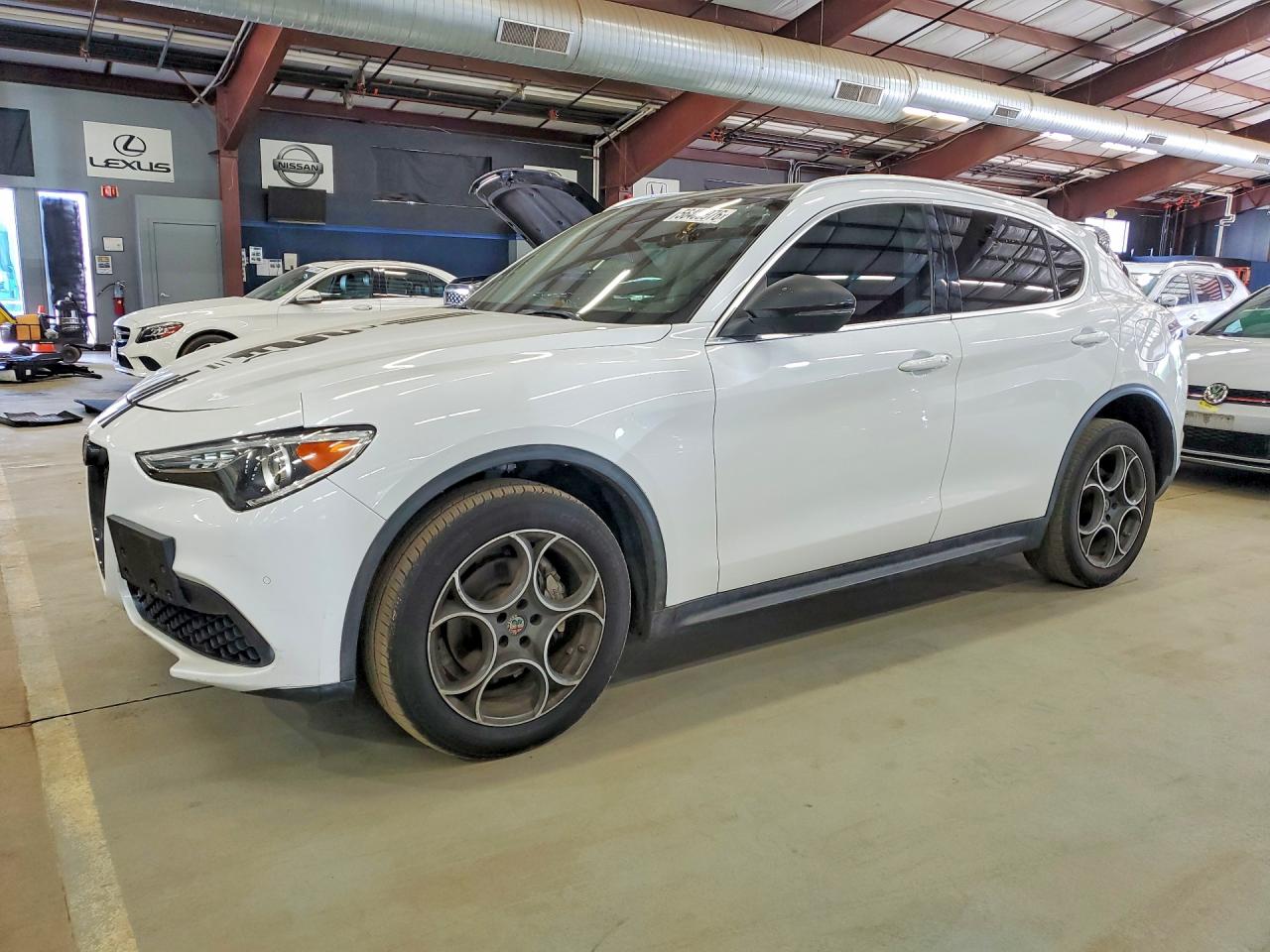 2018 Alfa Romeo Stelvio Ti, VIN ZASFAKBN0J7B93276 — Мелкие вмятины и царапины