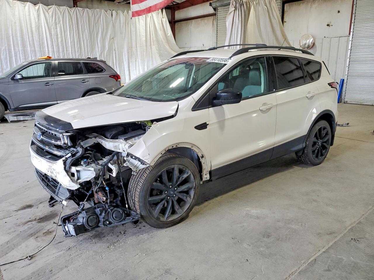 2018 Ford Escape SE, VIN 1FMCU9GD4JUC14879 — Front end