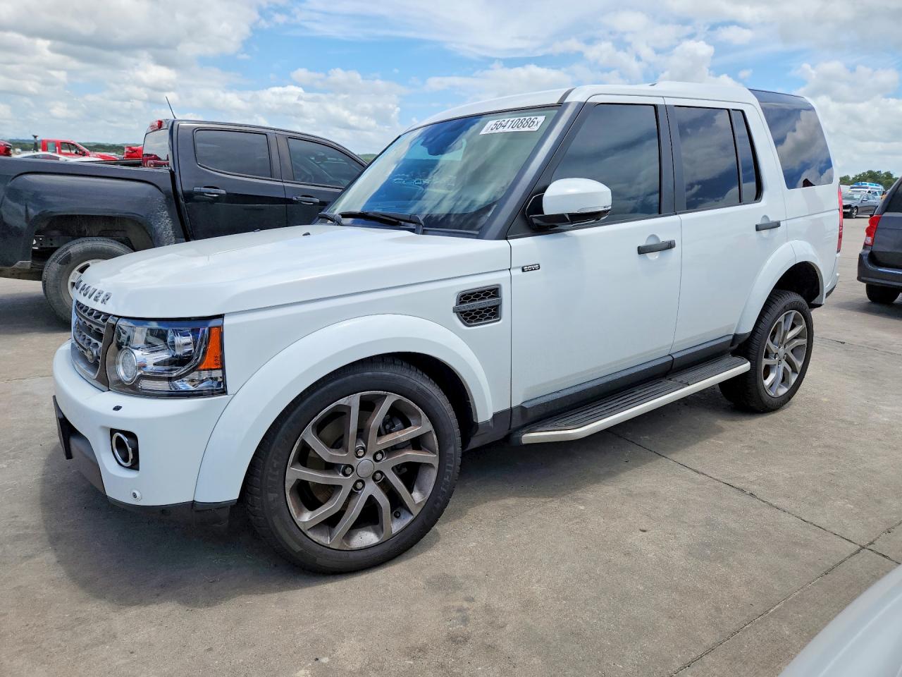 2016 Land Rover LR4 HSE, VIN SALAG2V6XGA840115 — Undercarriage