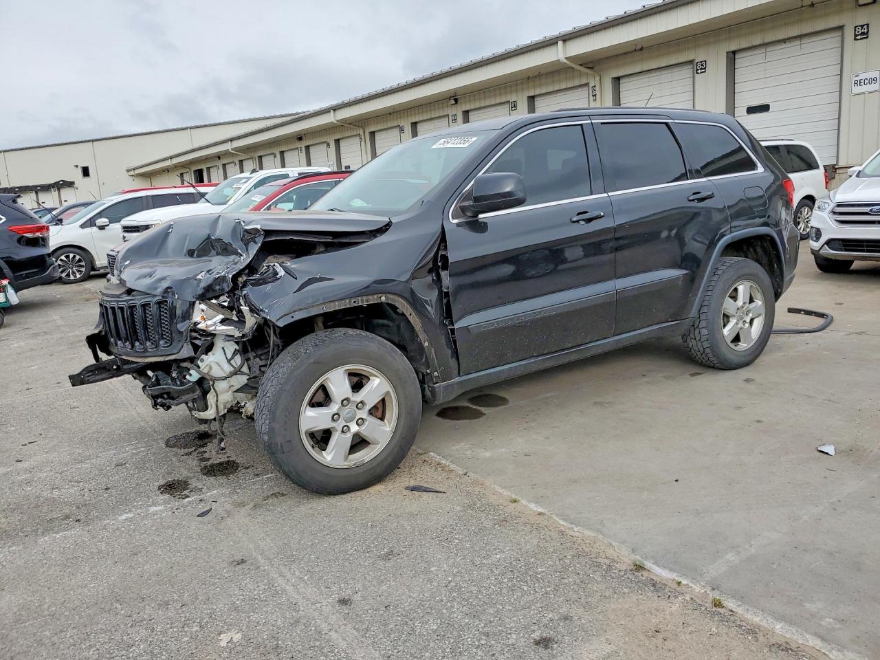 2013 Jeep Grand Cherokee Laredo, VIN 1C4RJFAG7DC646515 — Front end