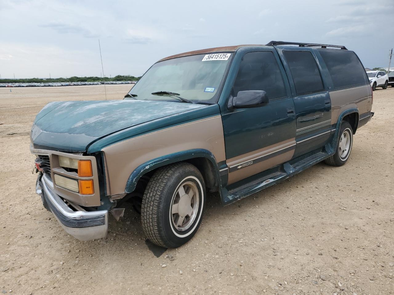 1995 GMC Suburban, VIN 1GKEC16K9SJ708907 — Front end