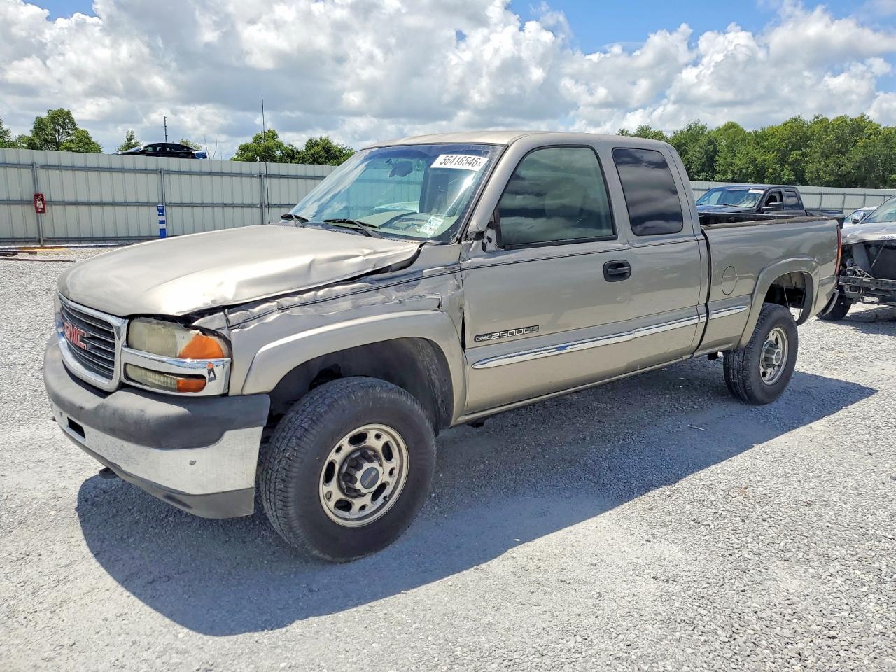 2002 GMC Sierra 2500HD SLE1, VIN 1GTHC29U22Z135958 — Front end
