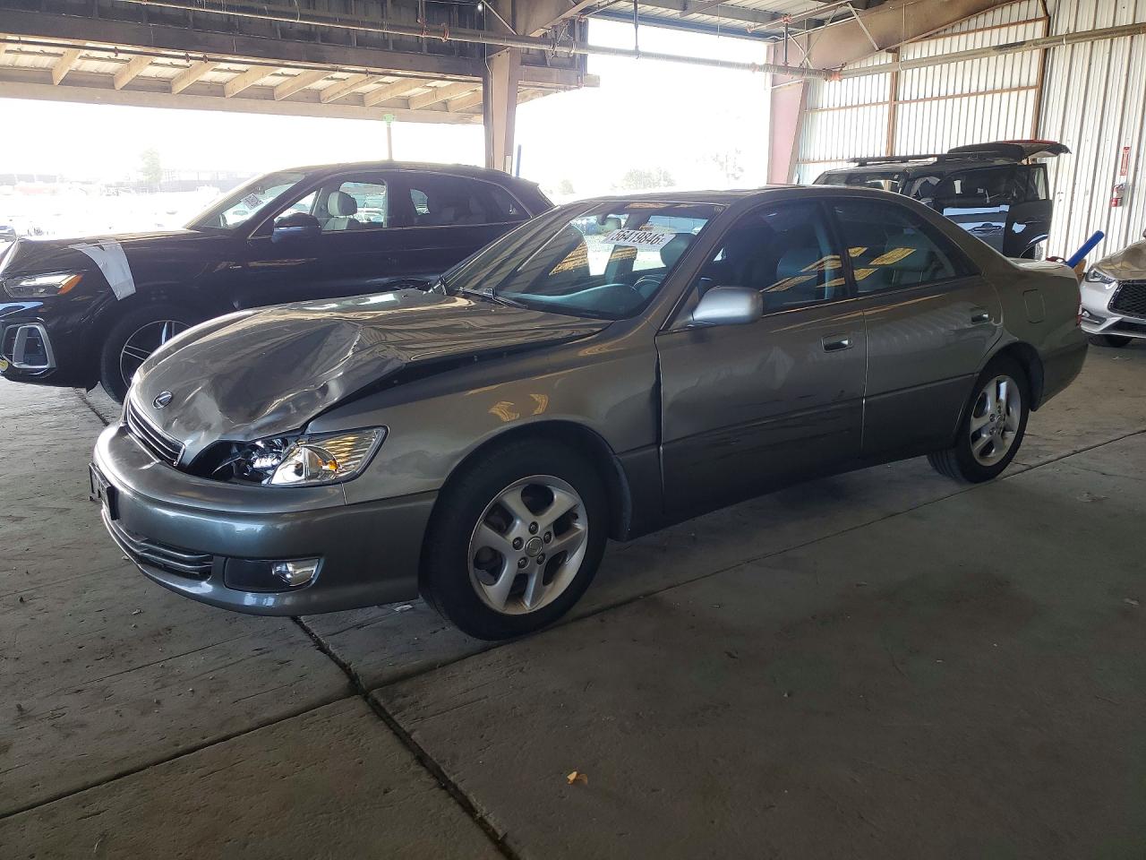 2000 Lexus ES 300, VIN JT8BF28GXY5102777 — Front end