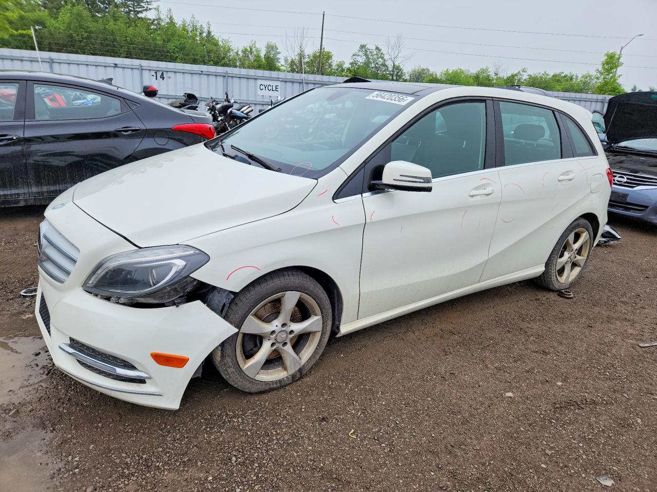 2014 Mercedes-Benz B 250 Sports Tourer, VIN WDDMH4EB6EJ183083 — Front end