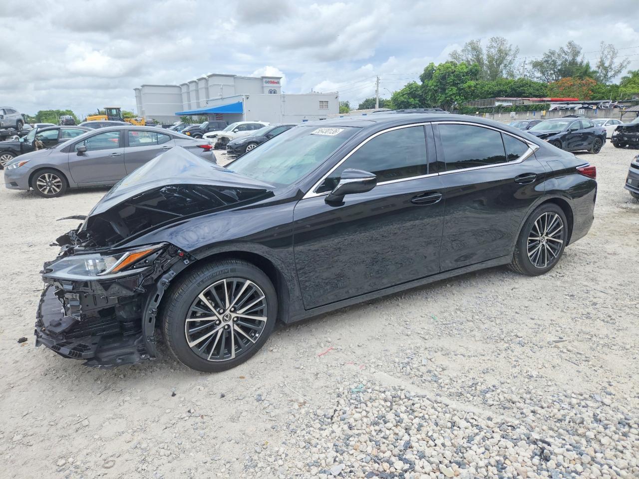 2025 Lexus ES 350, VIN 58ADZ1B18SU190049 — Перед