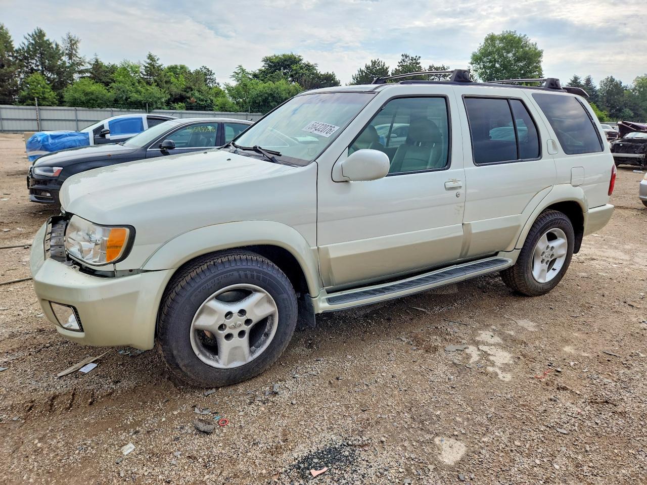 2002 Infiniti QX4 Luxury, VIN JNRDR09YX2W254038 — Front end