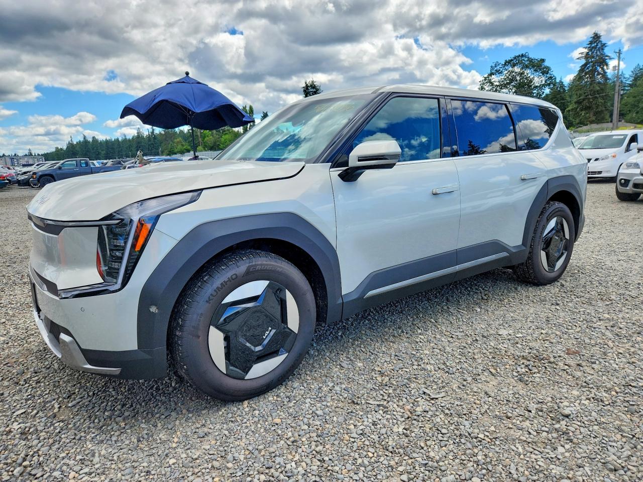 2026 Kia EV9, VIN 5XYAA5S22TG016504 — Front end