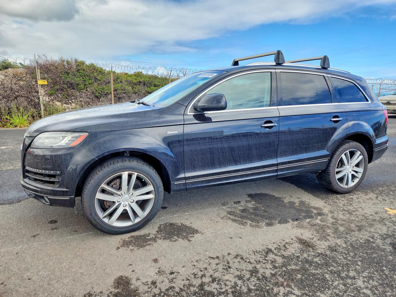 2013 Audi Q7 Premium Plus, VIN WA1LGAFE8DD016117 — Side