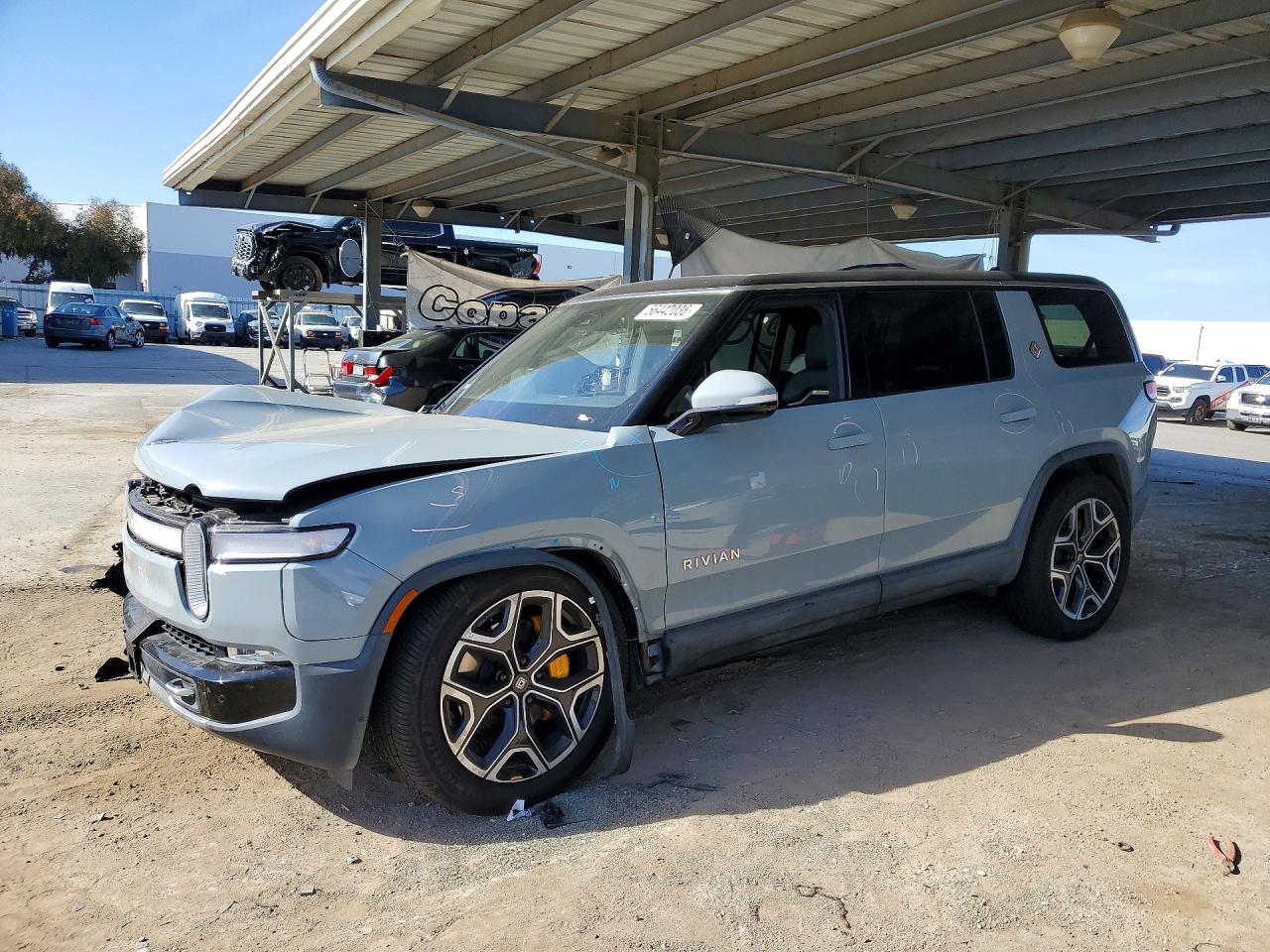 2023 Rivian R1S Adventure, VIN 7PDSGABA2PN004010 — Front end