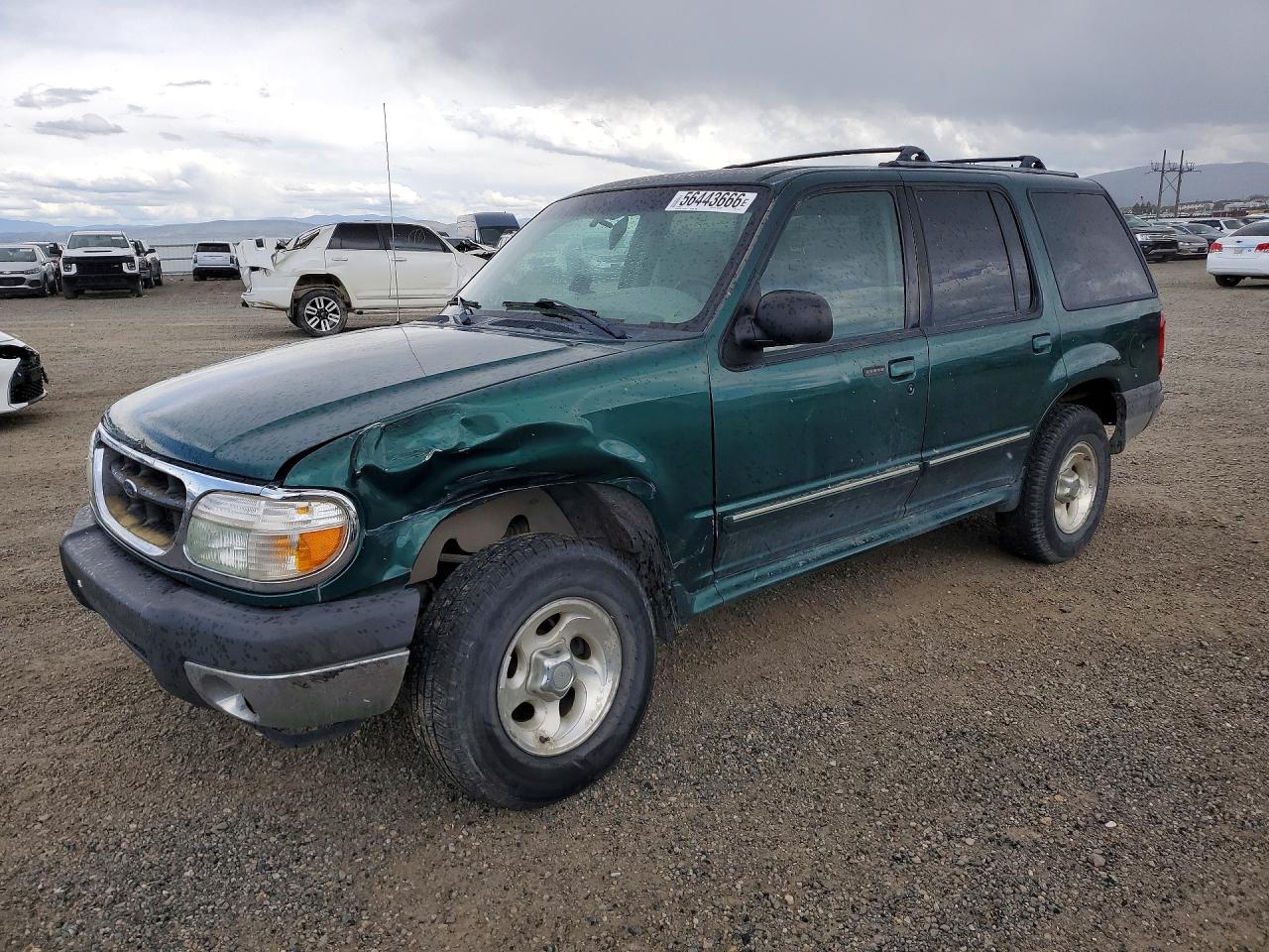 2000 Ford Explorer XLT, VIN 1FMZU73E5YZC26372 — Front end