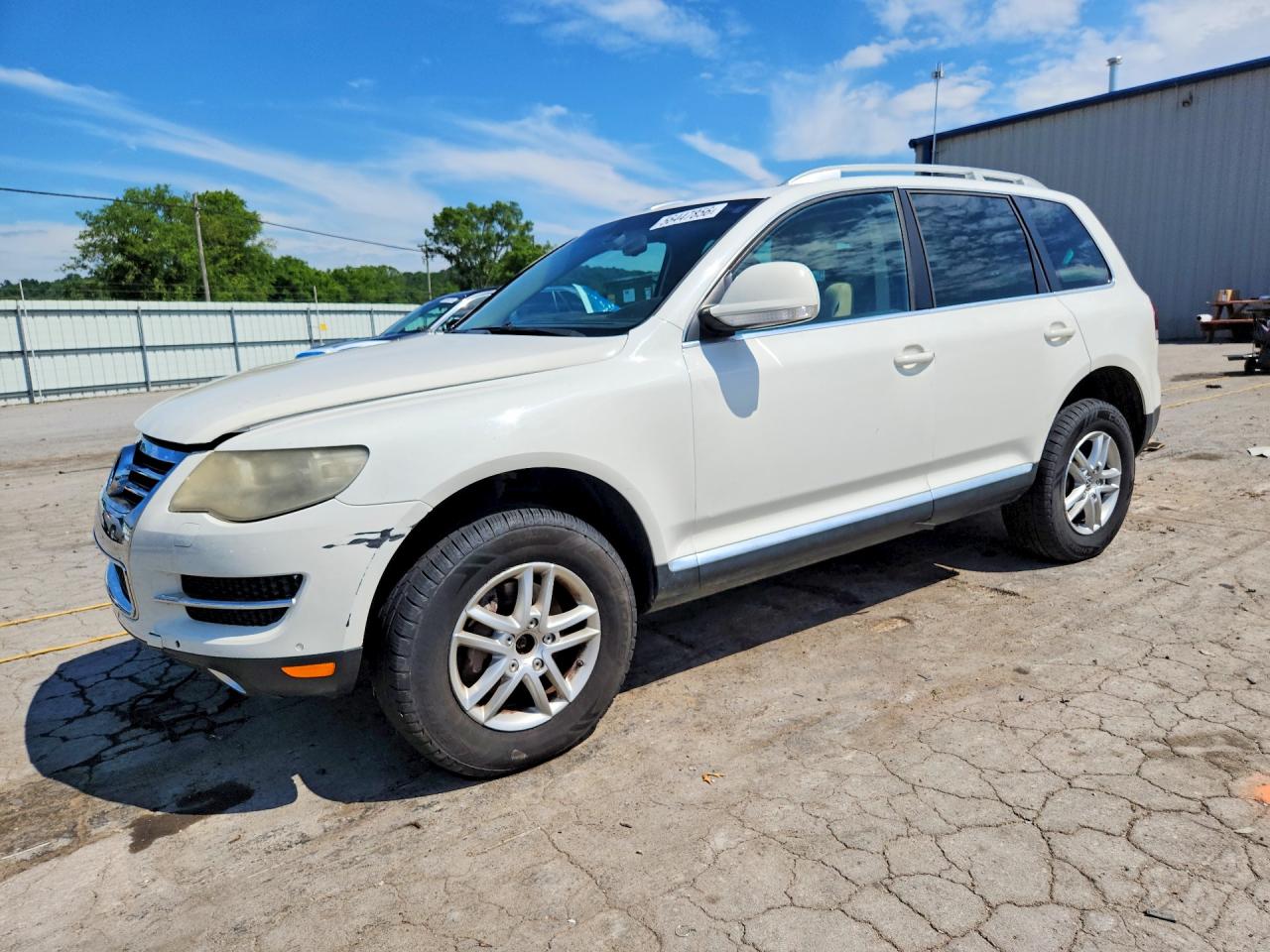 2008 Volkswagen Touareg V6, VIN WVGBE77L08D072335 — Front end