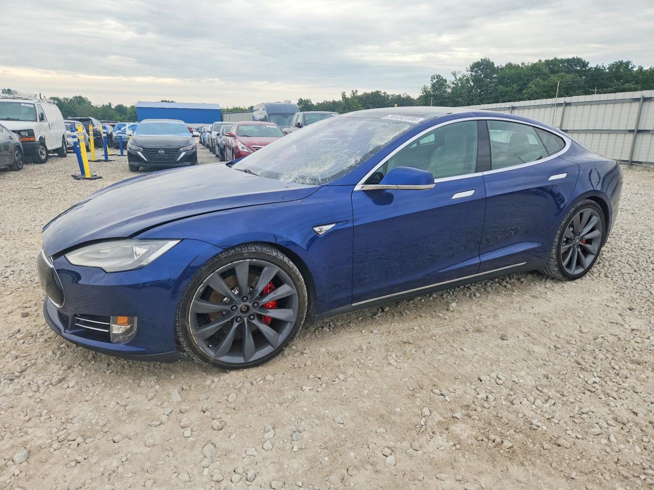 2016 Tesla Model S 90D, VIN 5YJSA1E40GF125499 — Град