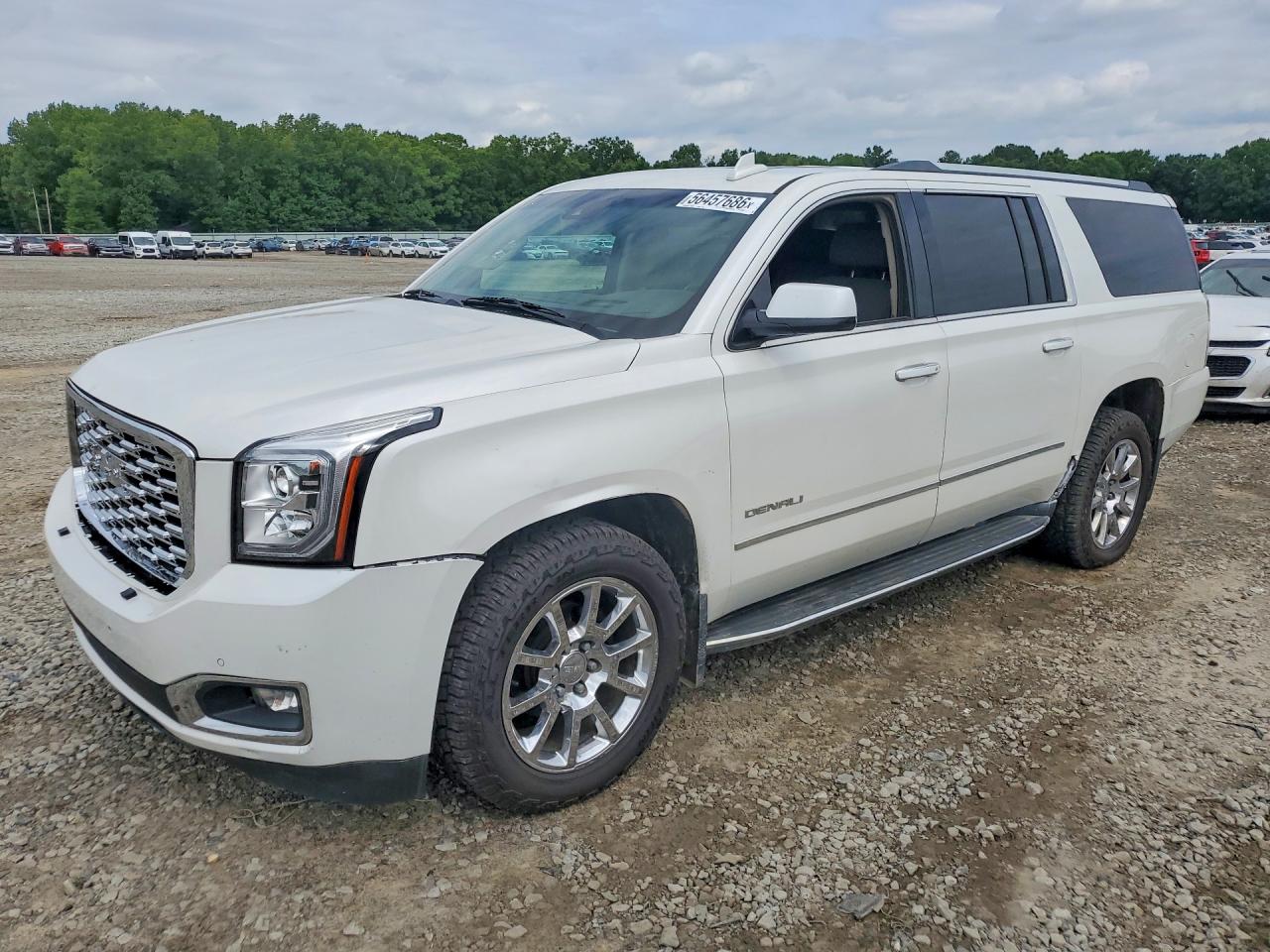 2017 GMC Yukon XL Denali, VIN 1GKS2HKJ8HR241212 — Front end