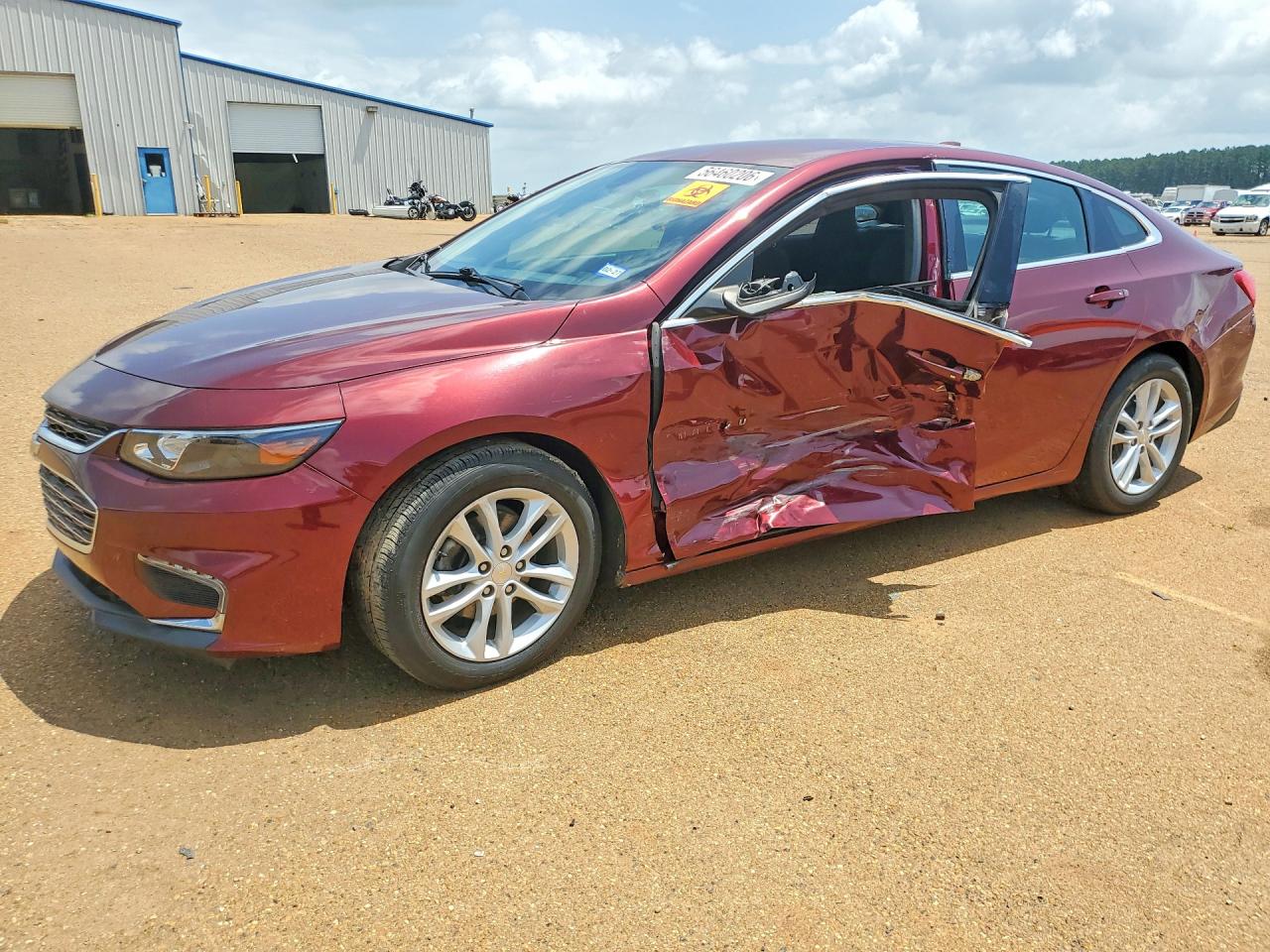 2016 Chevrolet Malibu LT, VIN 1G1ZE5ST3GF315422 — Side