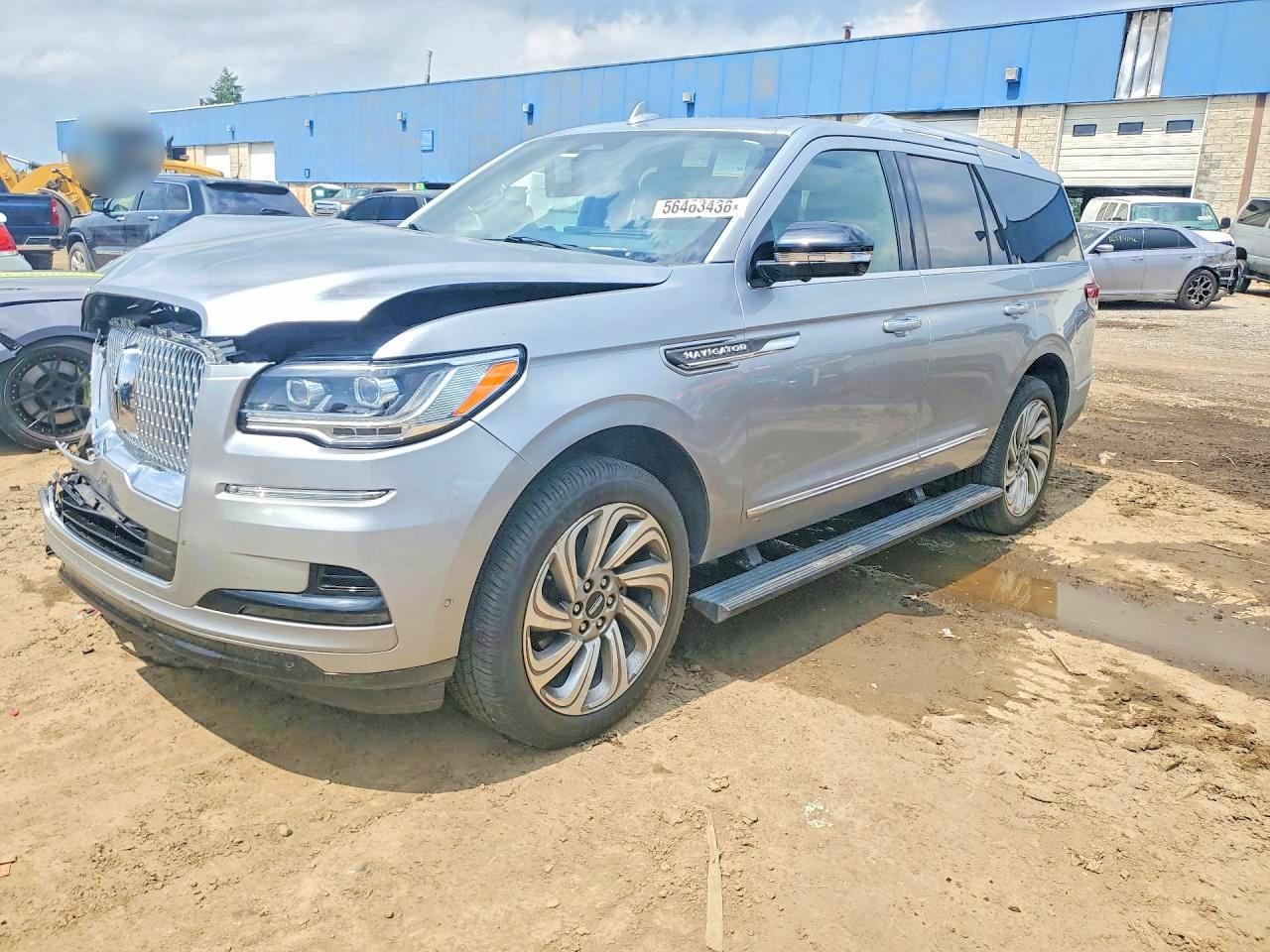 2022 Lincoln Navigator Reserve, VIN 5LMJJ2LT9NEL05339 — Front end