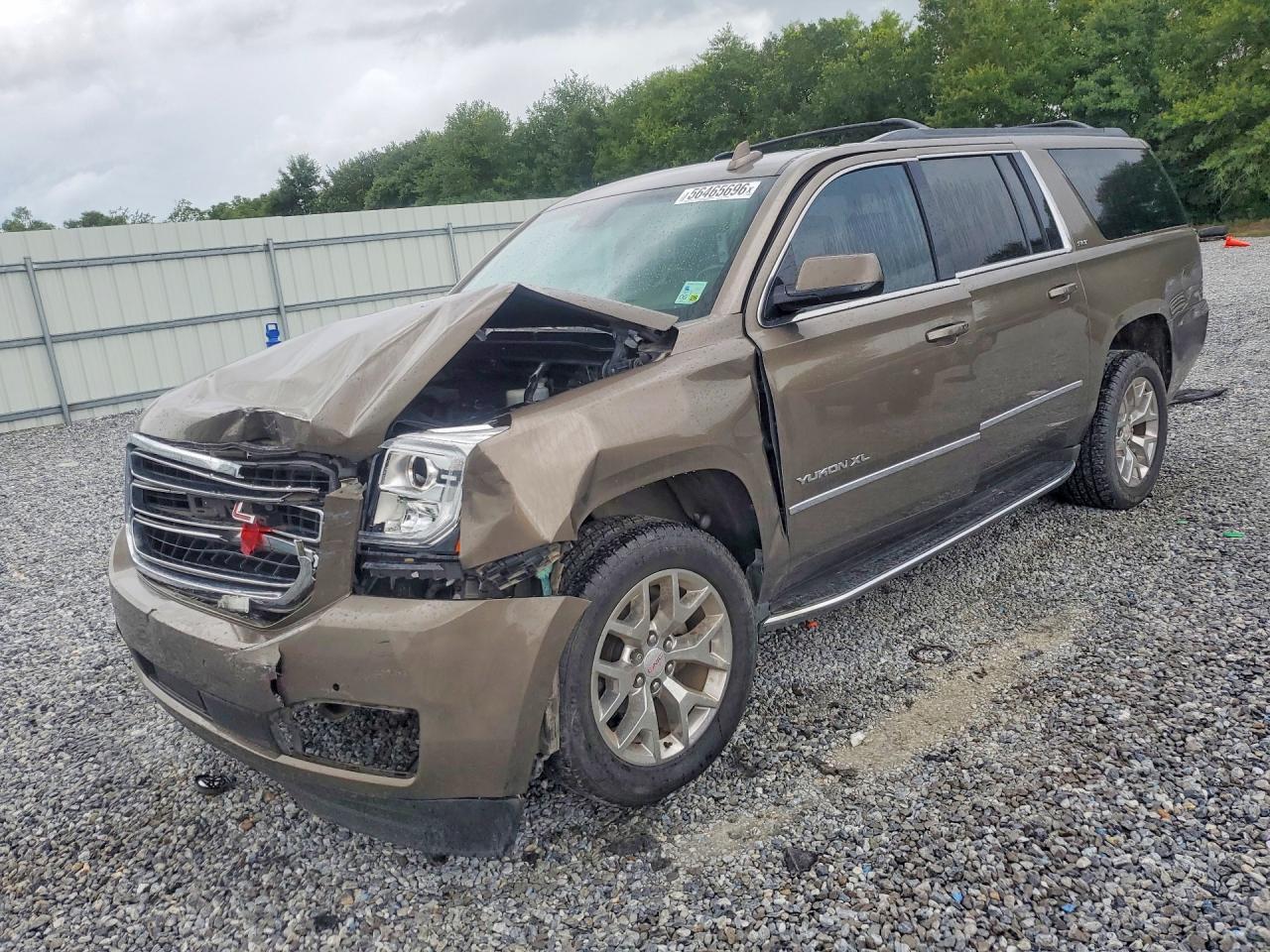 2016 GMC Yukon XL SLT, VIN 1GKS1GKC9GR113719 — Front end