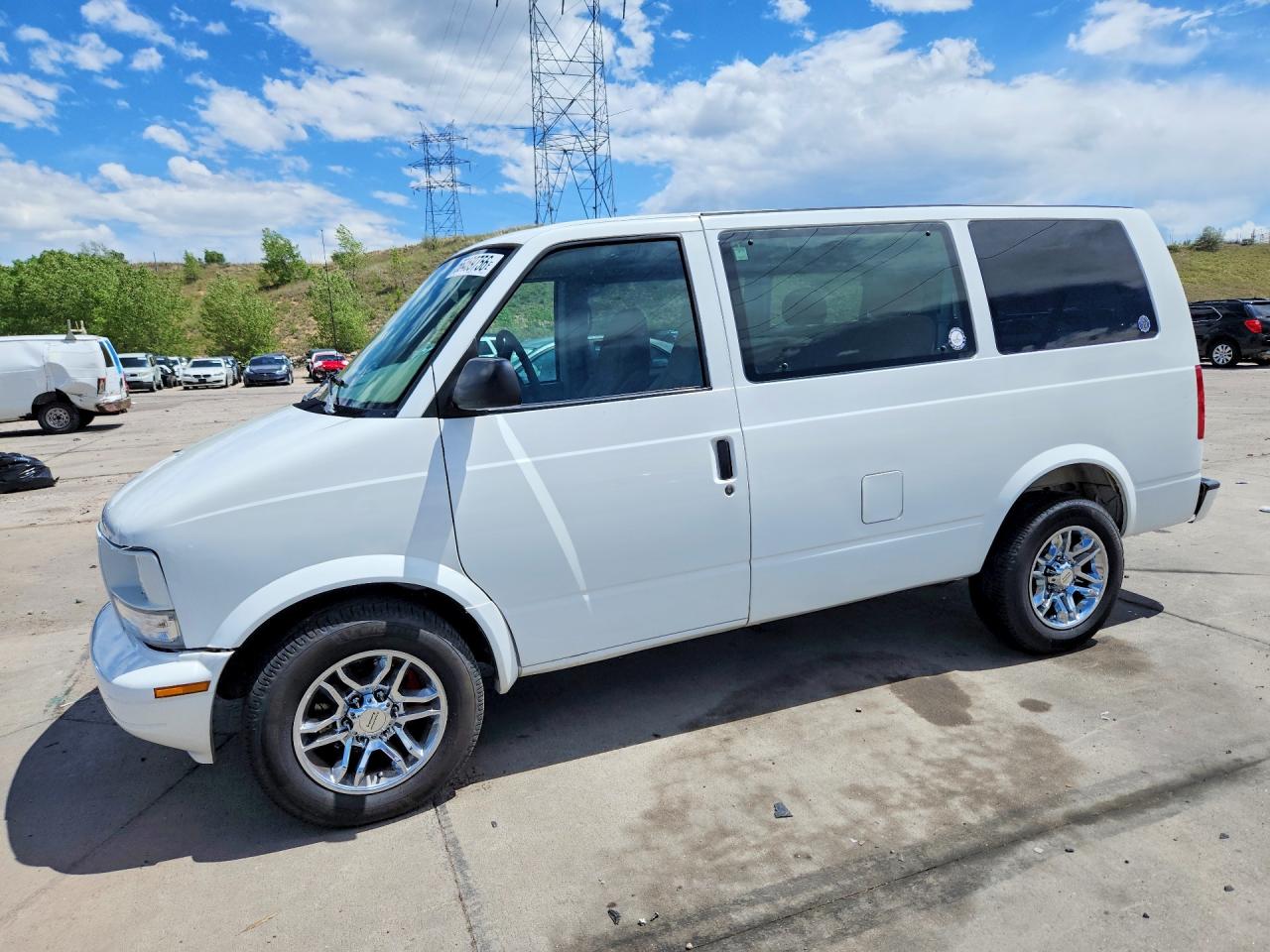 2004 GMC Safari, VIN 1GKEL19X64B504781 — Side