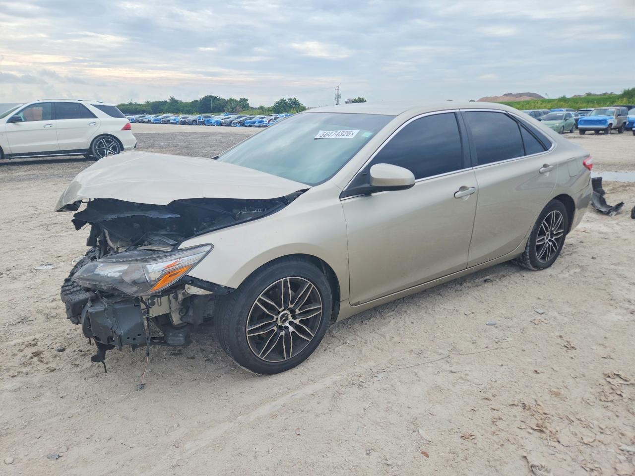2016 Toyota Camry SE, VIN 4T1BF1FK9GU546705 — Front end