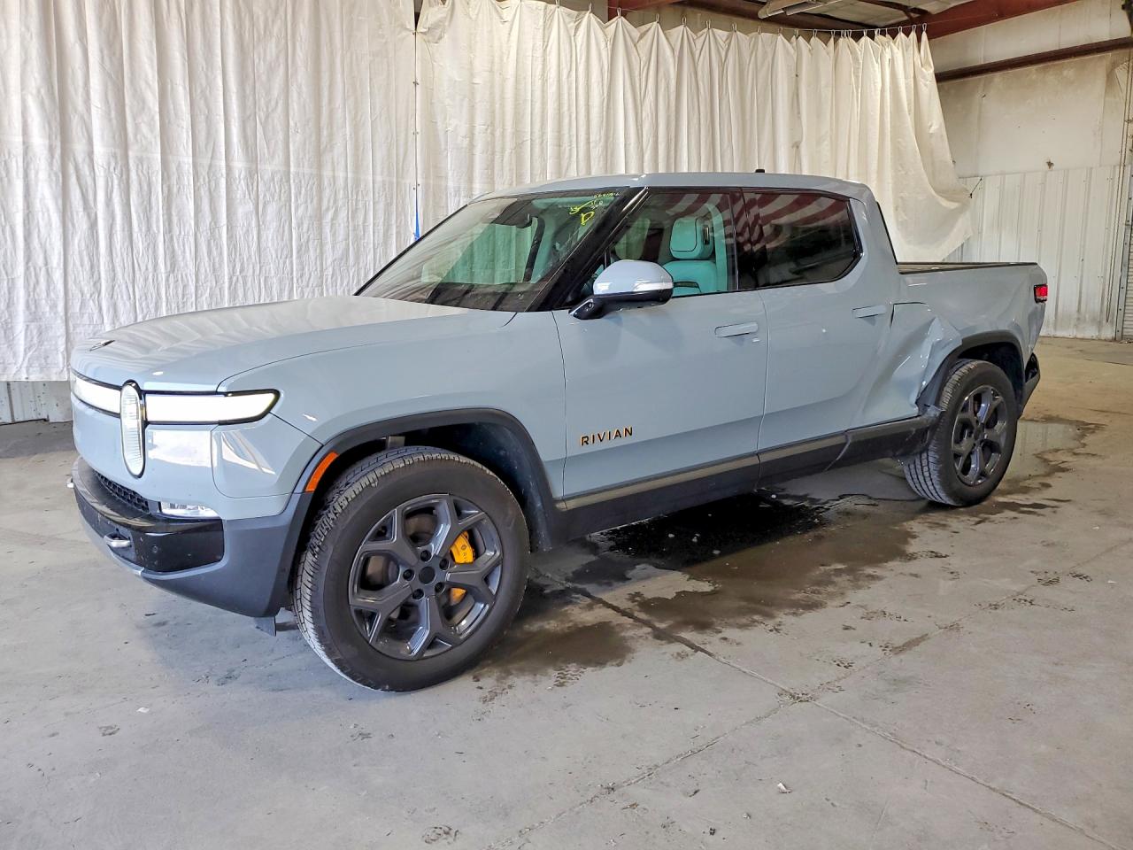 2022 Rivian R1T Launch Edition, VIN 7FCTGAALXNN010417 — Rear end