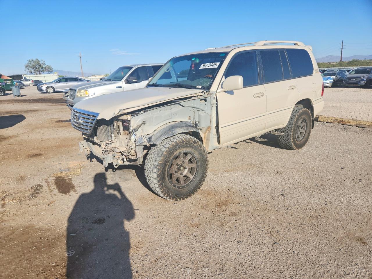 2007 Lexus LX 470, VIN JTJHT00W774026304 — Front end