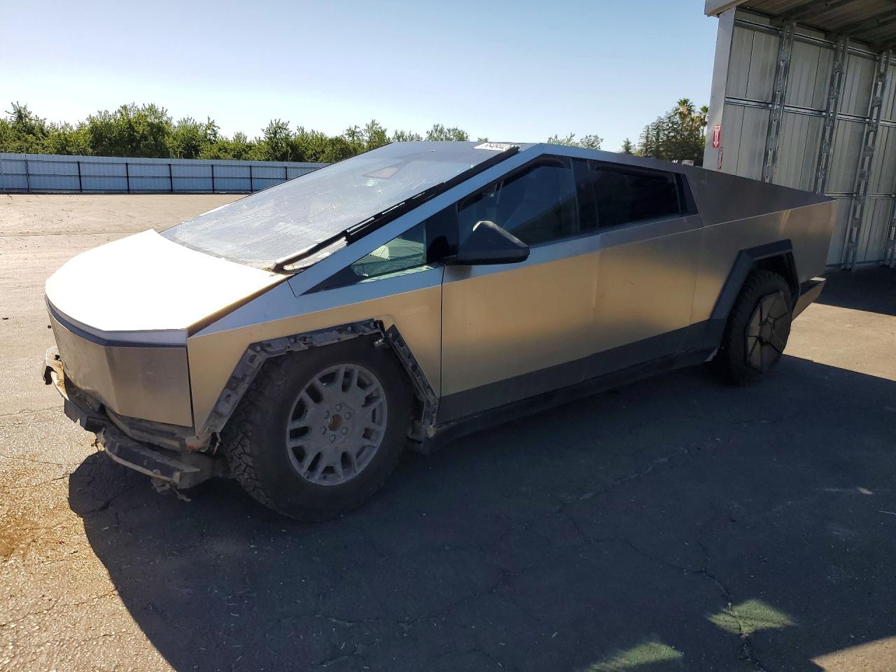 2024 Tesla Cybertruck, VIN 7G2CEHED6RA026989 — Front end