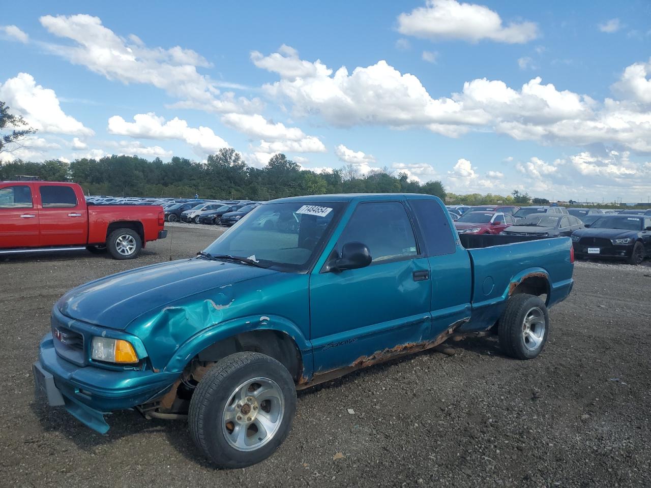 1994 GMC Sonoma SLS, VIN 1GTDT19W1R8512340 — Front end