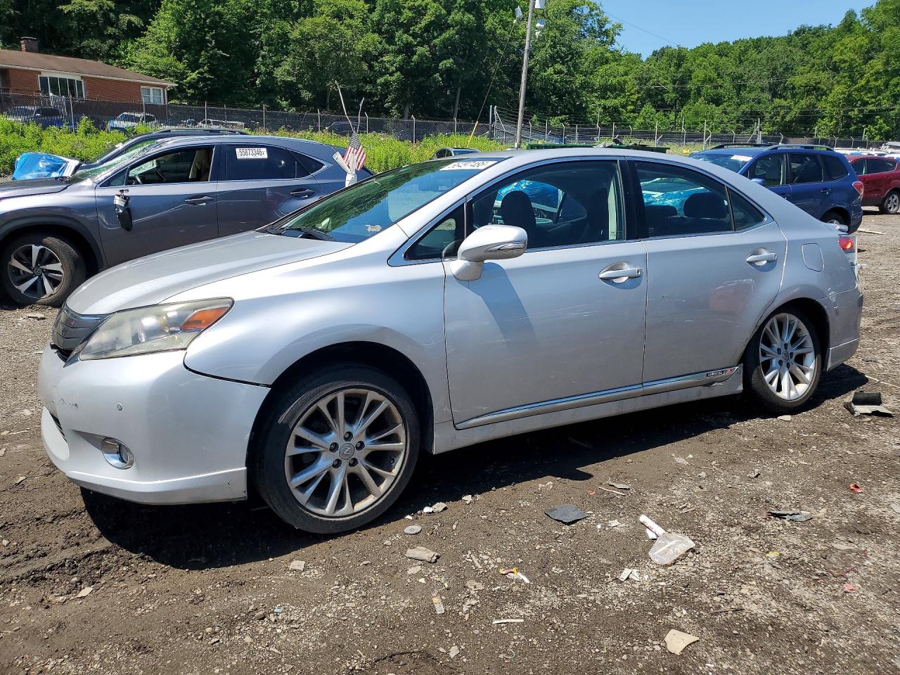 2010 Lexus HS 250h Premium, VIN JTHBB1BA6A2003455 — Front end