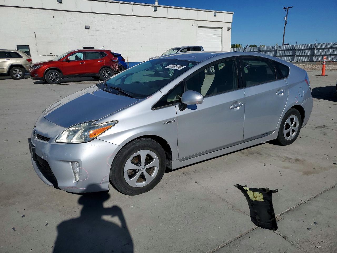 2015 Toyota Prius Three, VIN JTDKN3DU0F0413862 — Side