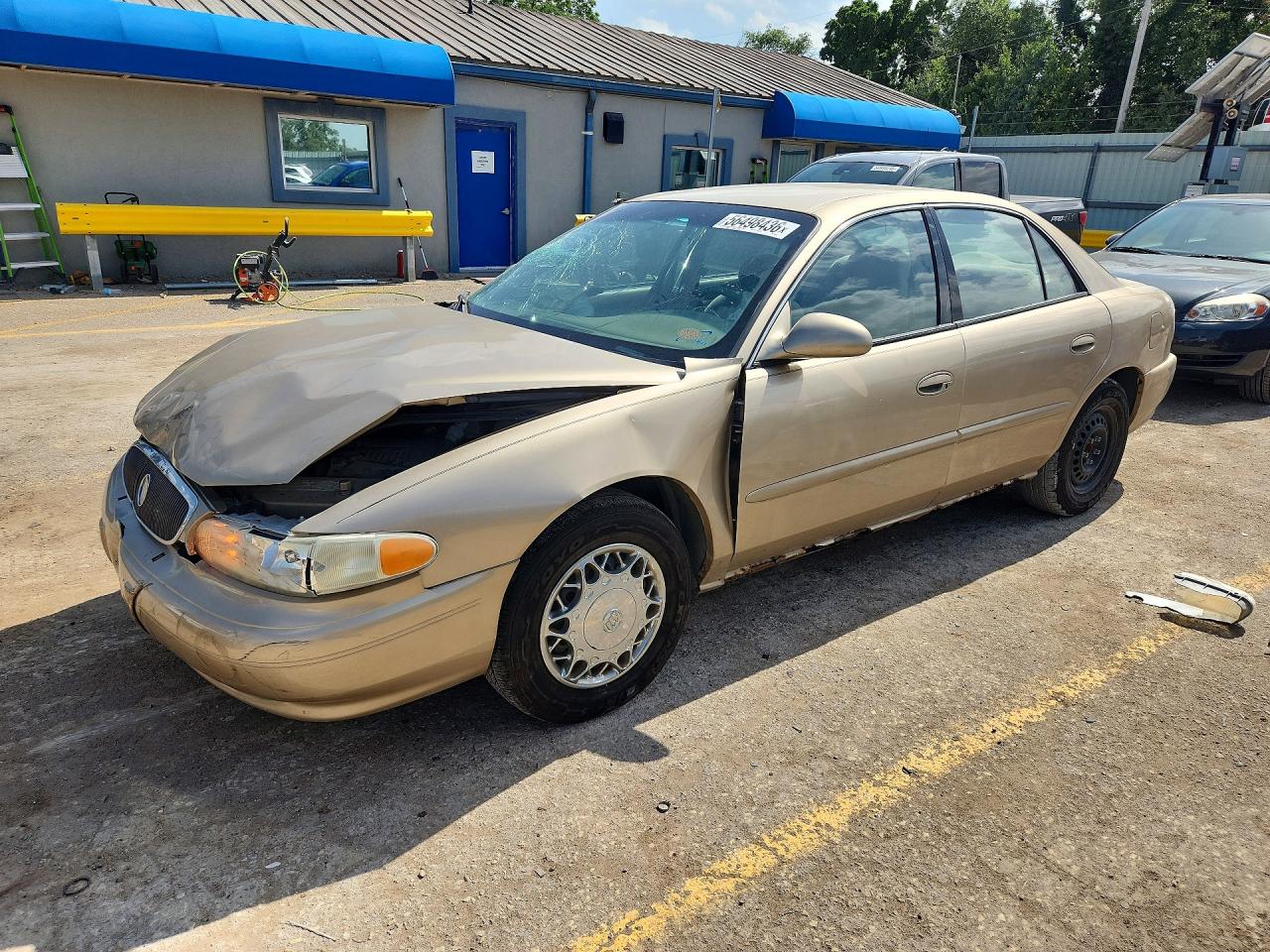 2004 Buick Century Custom, VIN 2G4WS52J841200301 — Front end