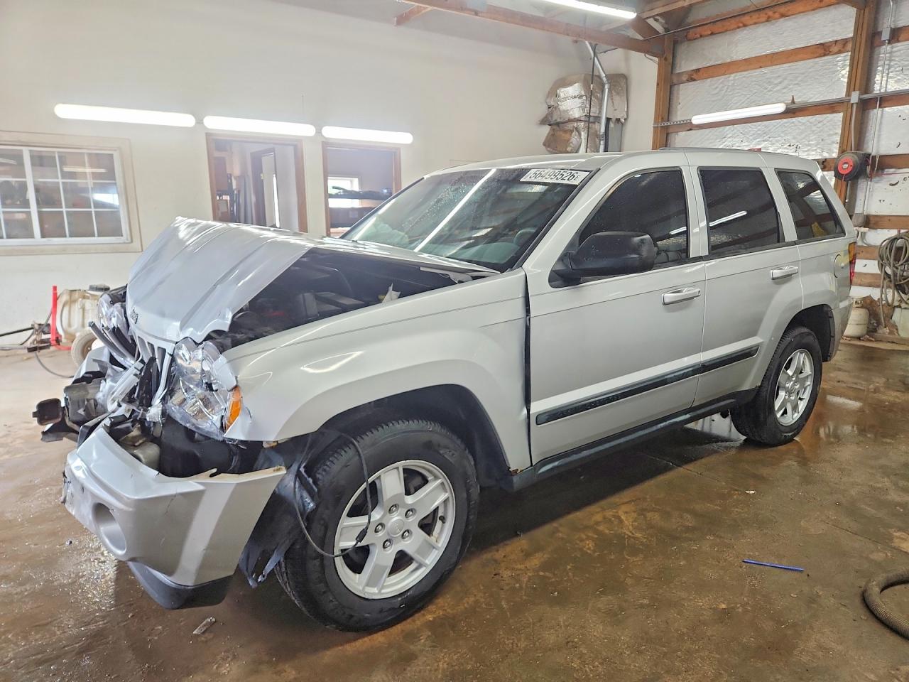 2007 Jeep Grand Cherokee Laredo, VIN 1J8GR48K97C682833 — Front end