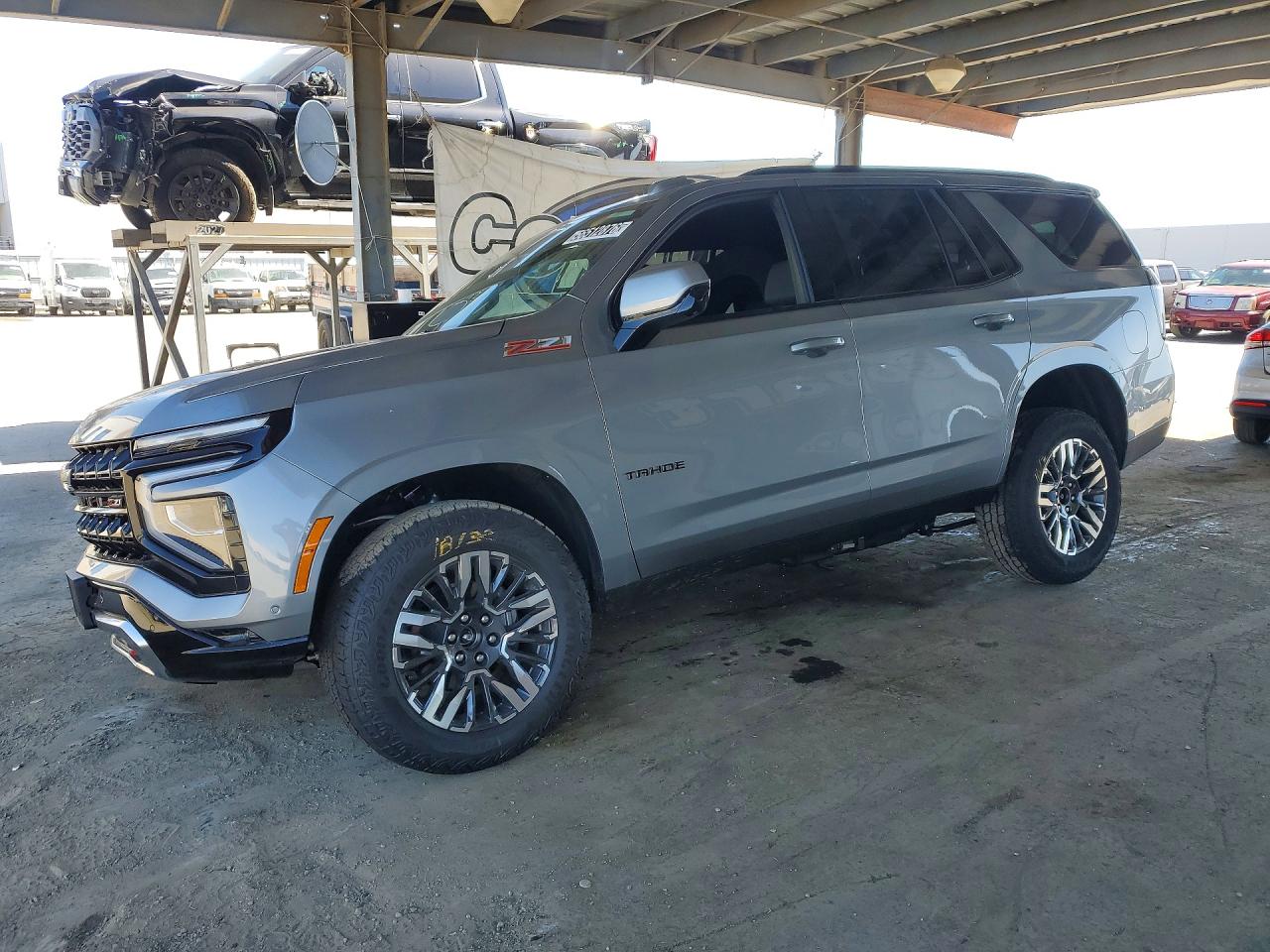 2026 Chevrolet Tahoe Z71, VIN 1GNS6PKD2TR302848 — Бок