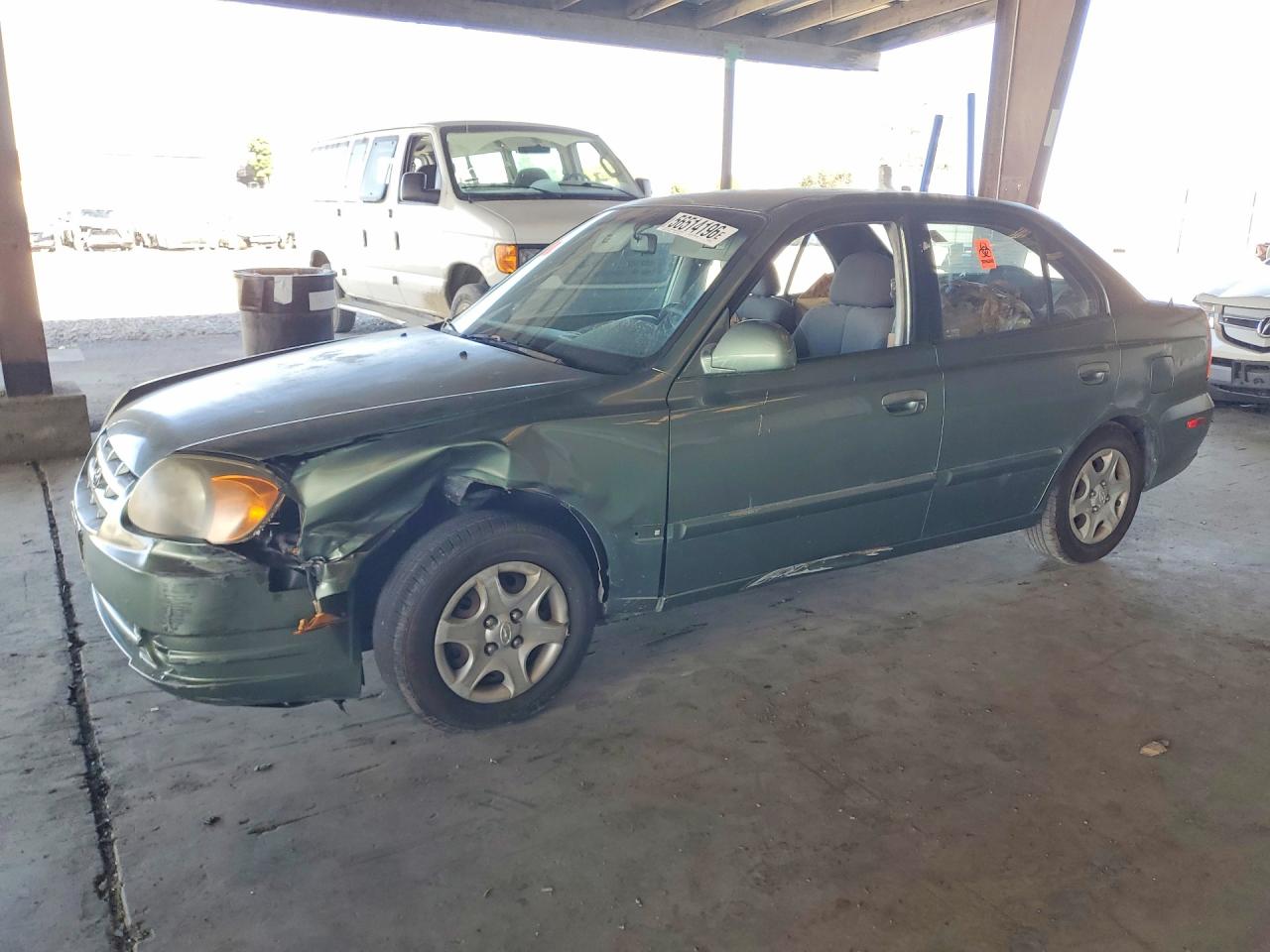 2005 Hyundai Accent GLS, VIN KMHCG45C85U605365 — Перед