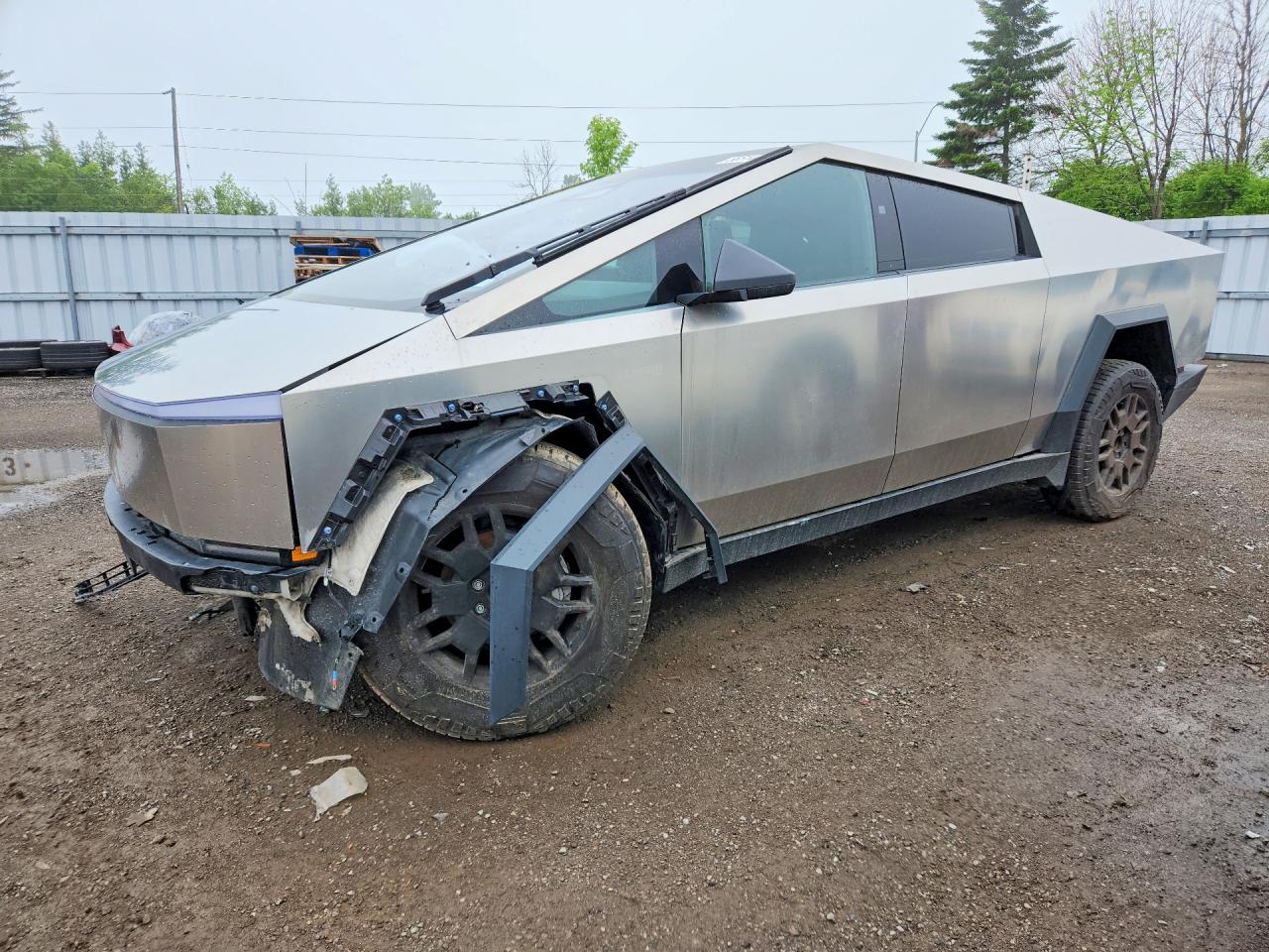 2024 Tesla Cybertruck, VIN 7G2CEHED5RA038339 — Front end