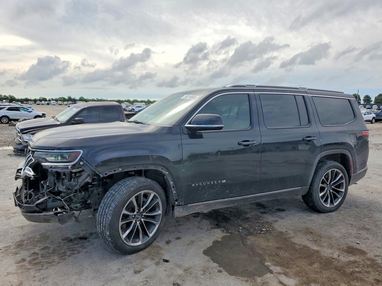 2022 Jeep Wagoneer Series III, VIN 1C4SJUDT9NS117928 — Front end