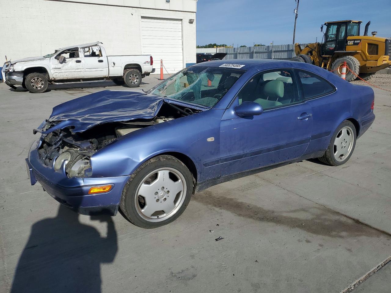 1999 Mercedes-Benz CLK 320/430, VIN WDBLJ65G2XF085593 — Front end