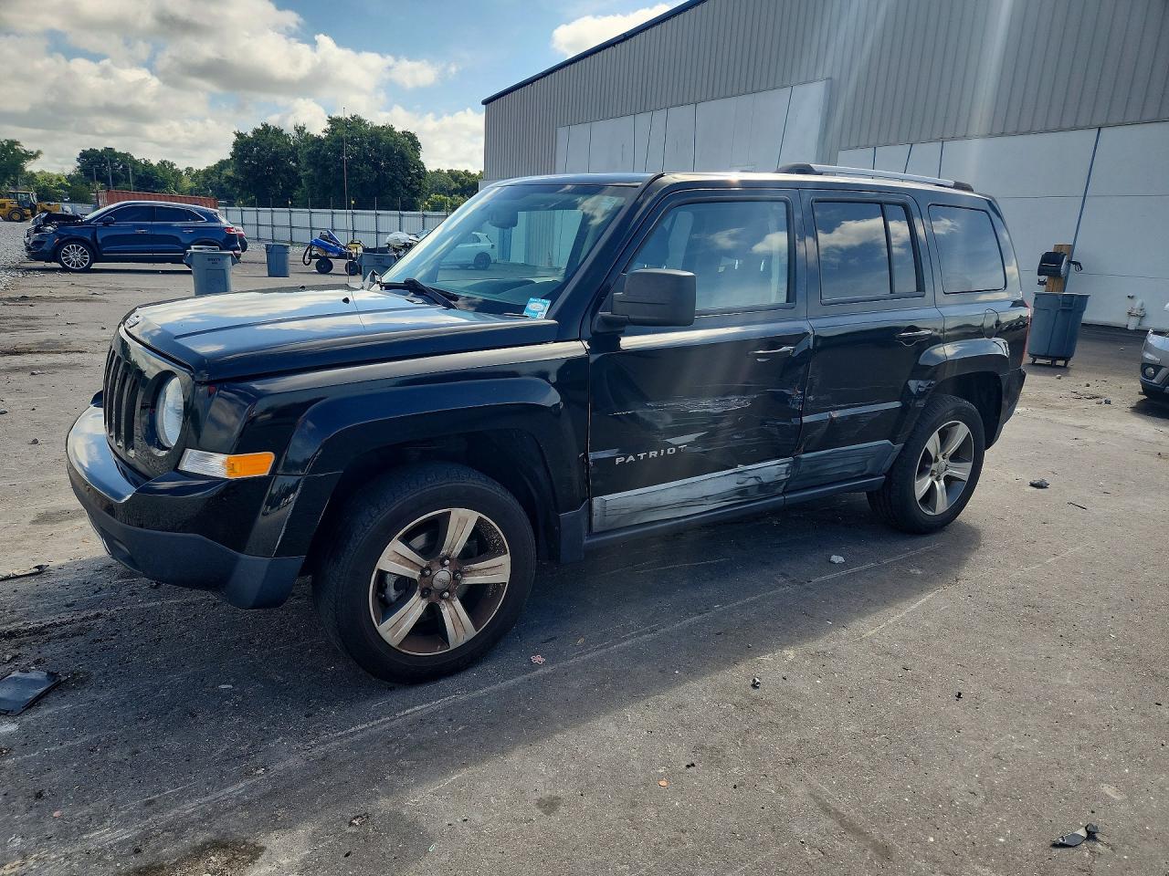 2017 Jeep Patriot Latitude, VIN 1C4NJRFBXHD192421 — Side