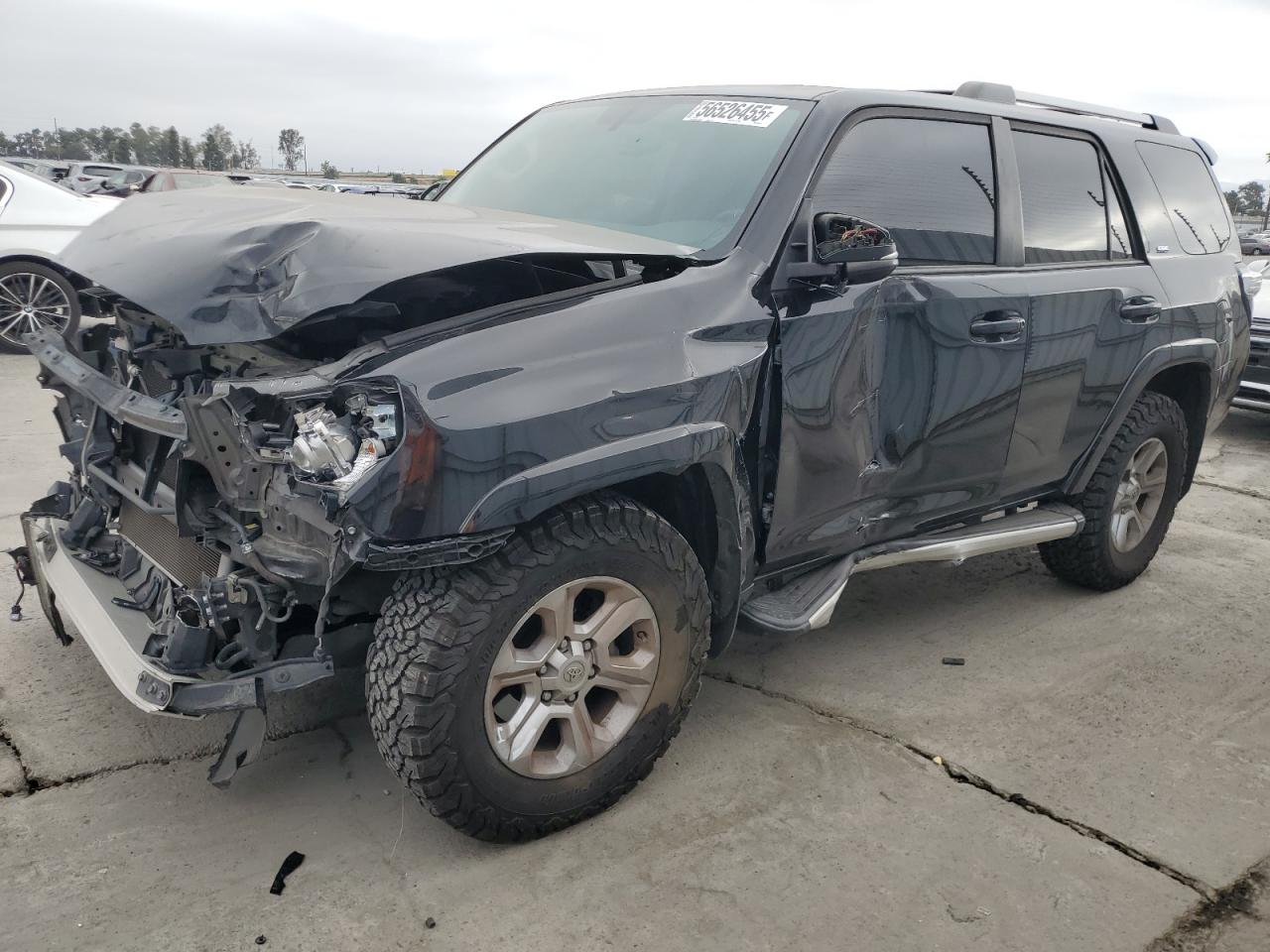2019 Toyota 4Runner SR5, VIN JTEBU5JR7K5688975 — Front end